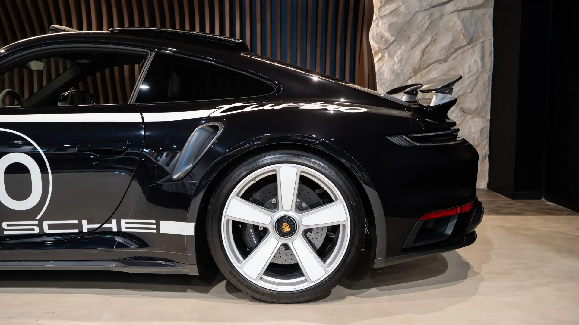 Porsche 911 — photo 43