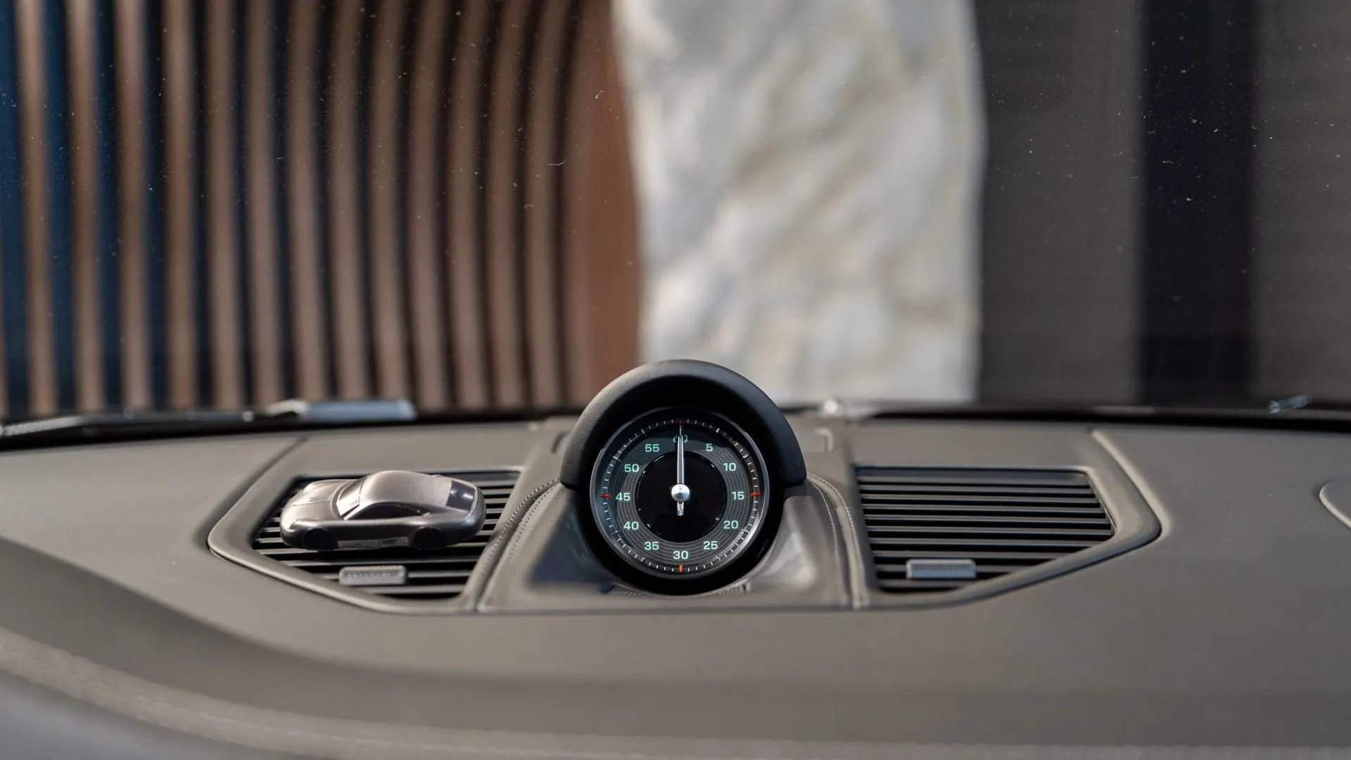 Porsche 911 — photo 36