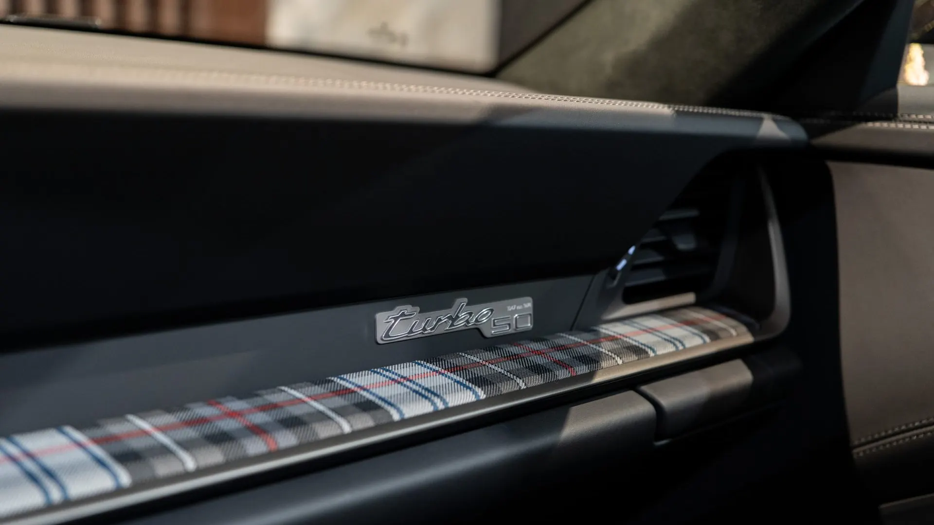 Porsche 911 — photo 17