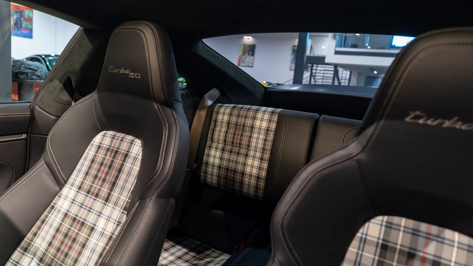Porsche 911 — photo 31