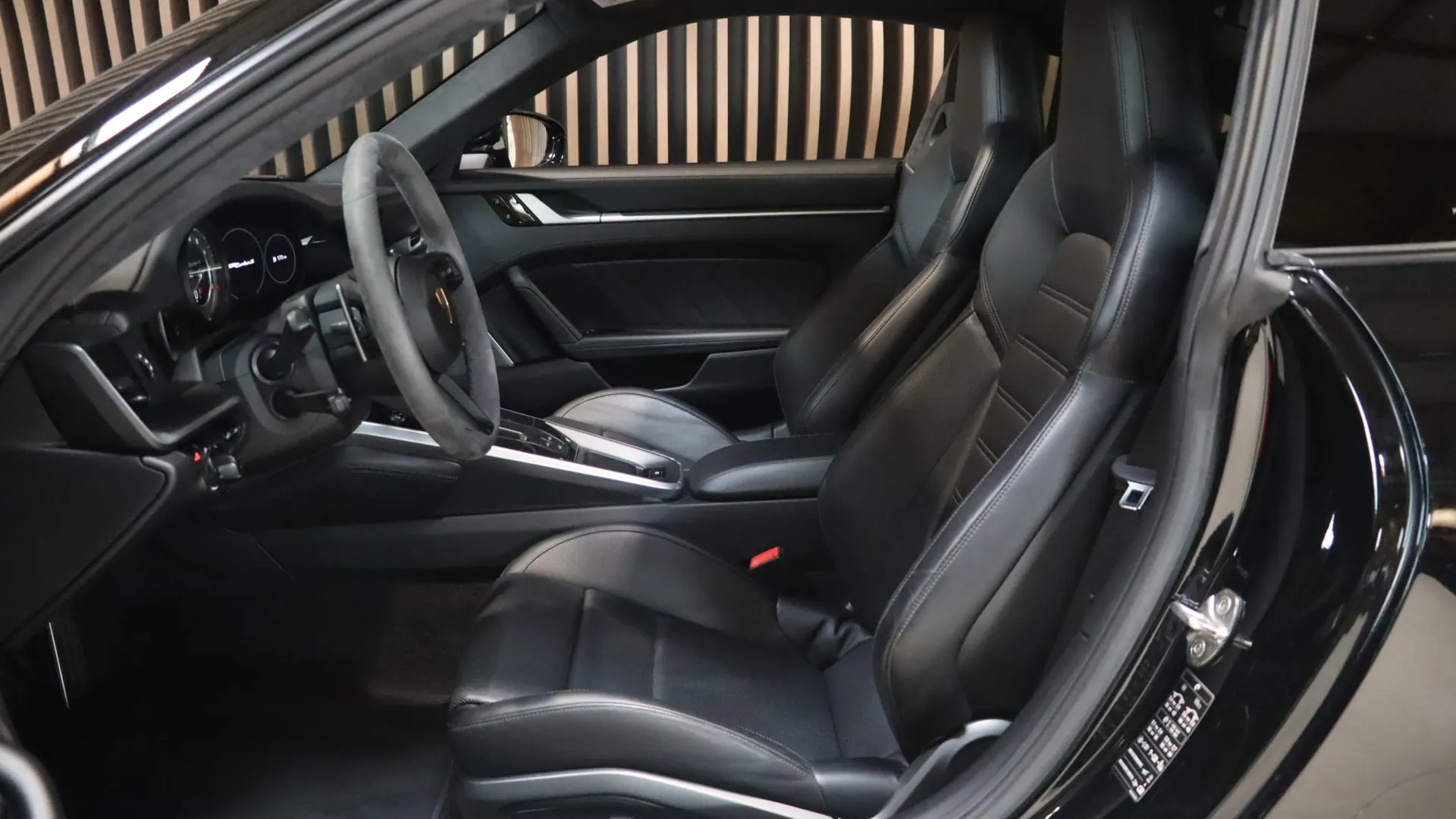 Porsche 911 — photo 7