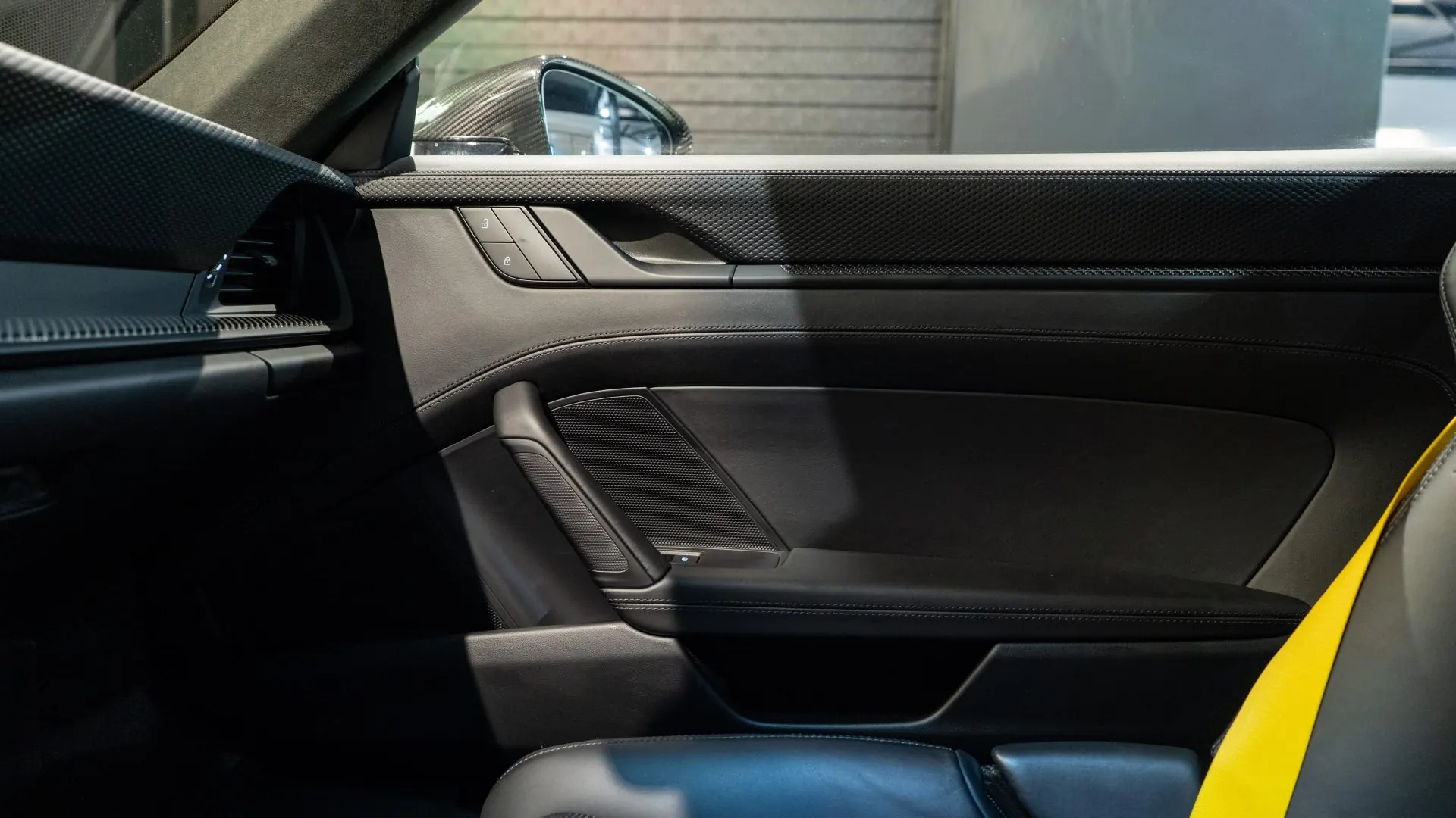 Porsche 911 — photo 30
