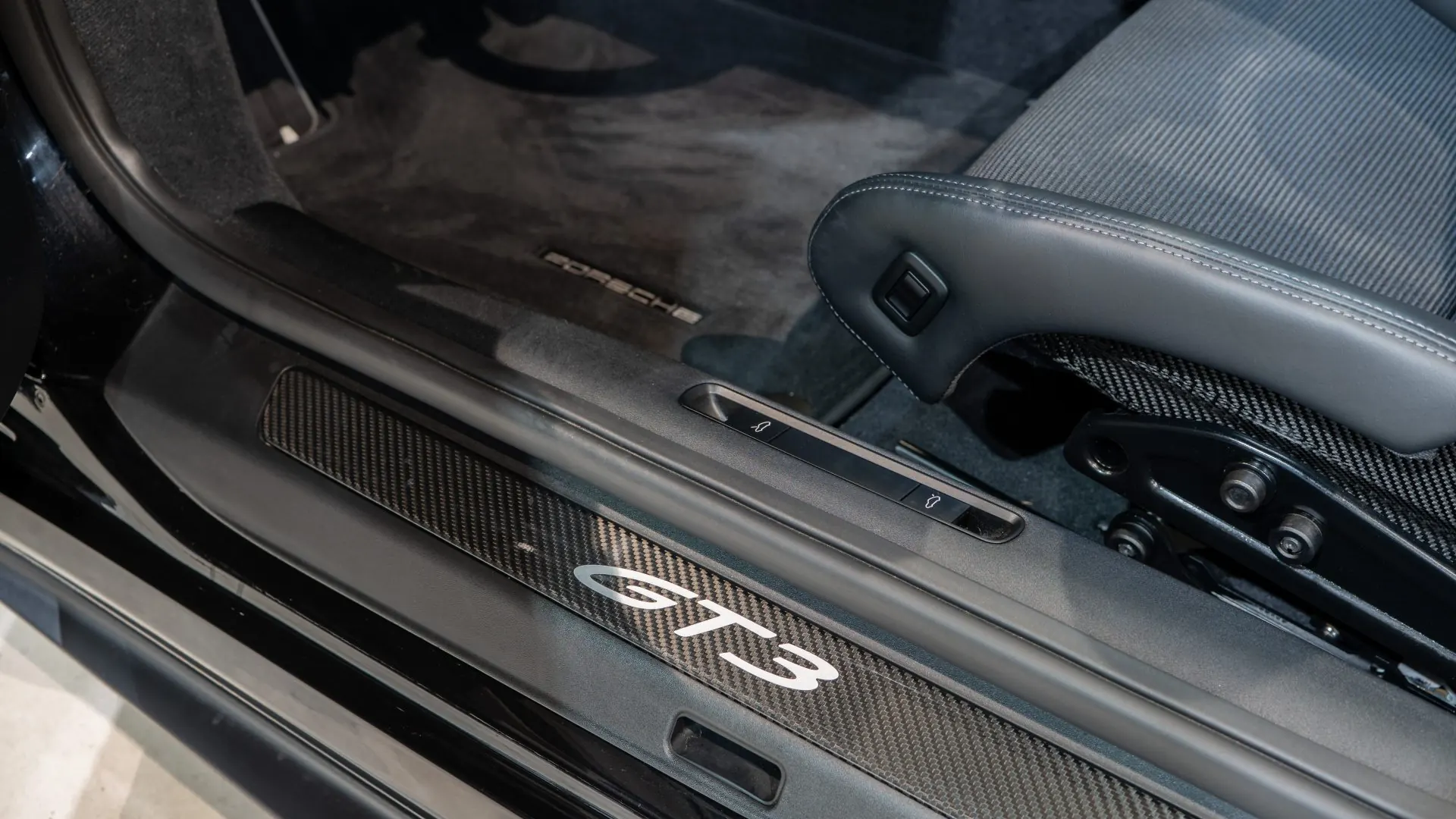 Porsche 911 — photo 11
