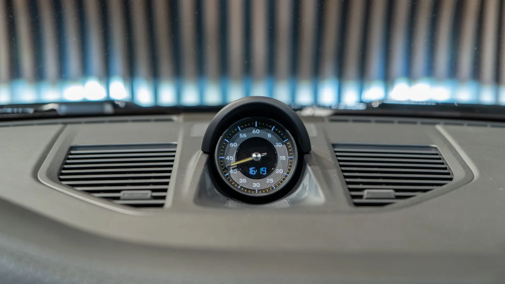 Porsche 911 — photo 26