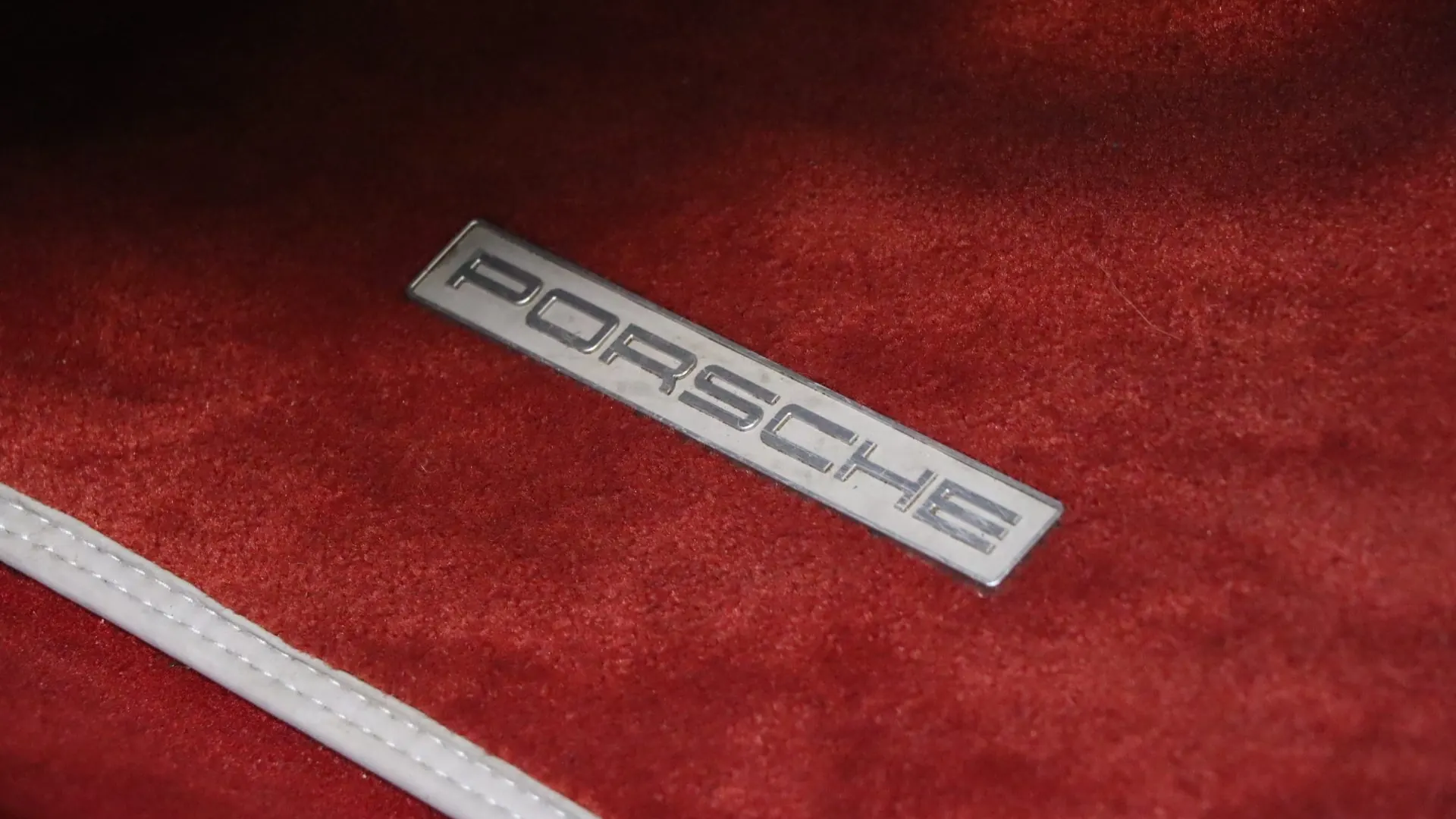 Porsche 911 — photo 18