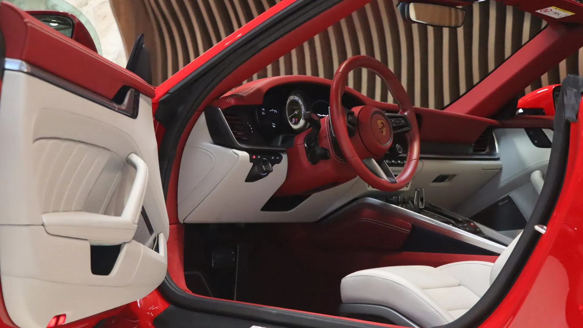 Porsche 911 — photo 9