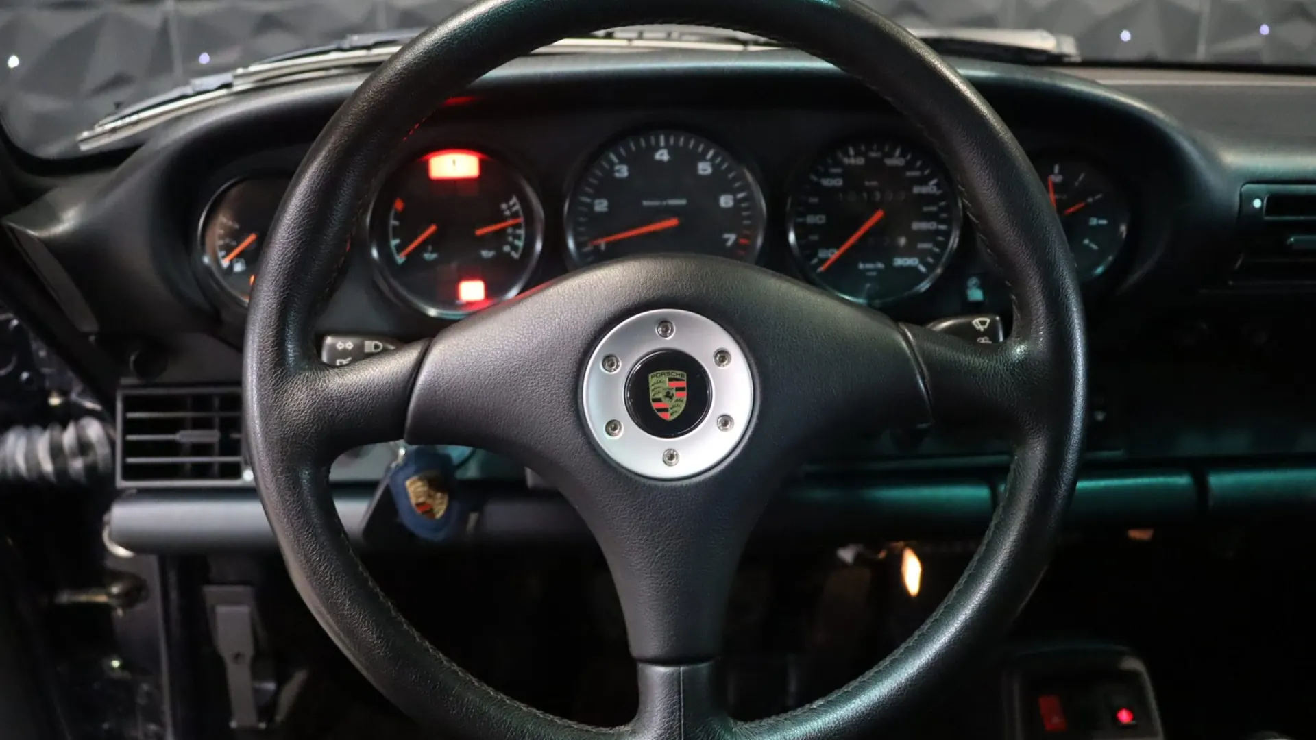 Porsche 911 — photo 9