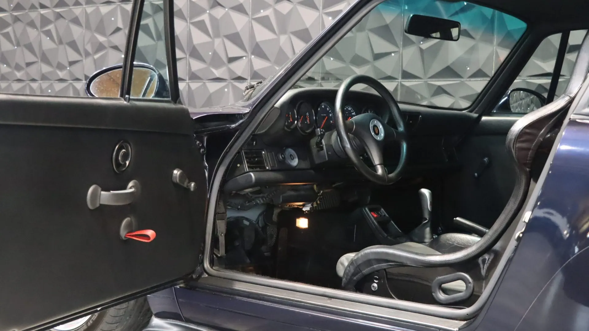 Porsche 911 — photo 8