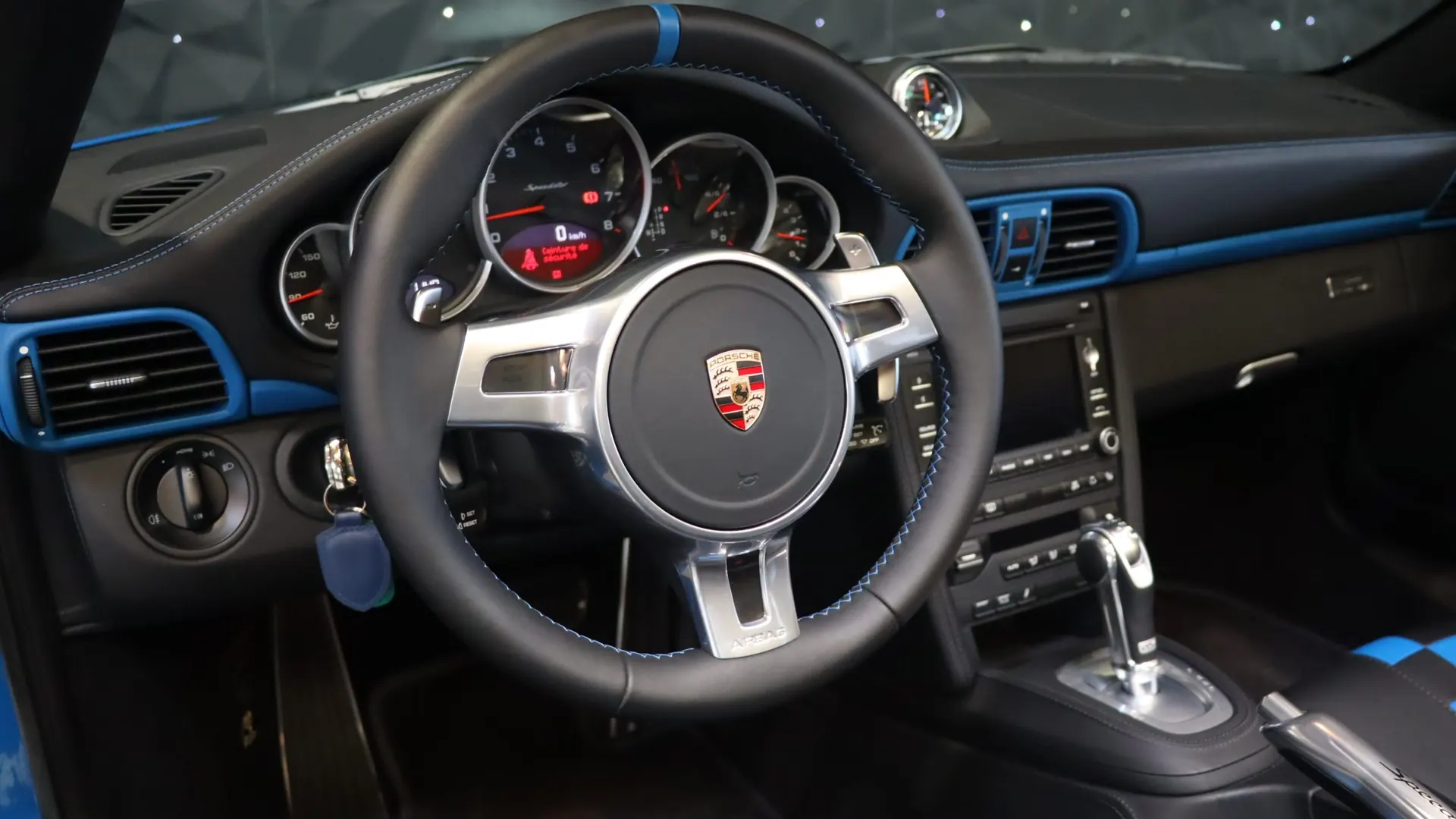 Porsche 911 — photo 13