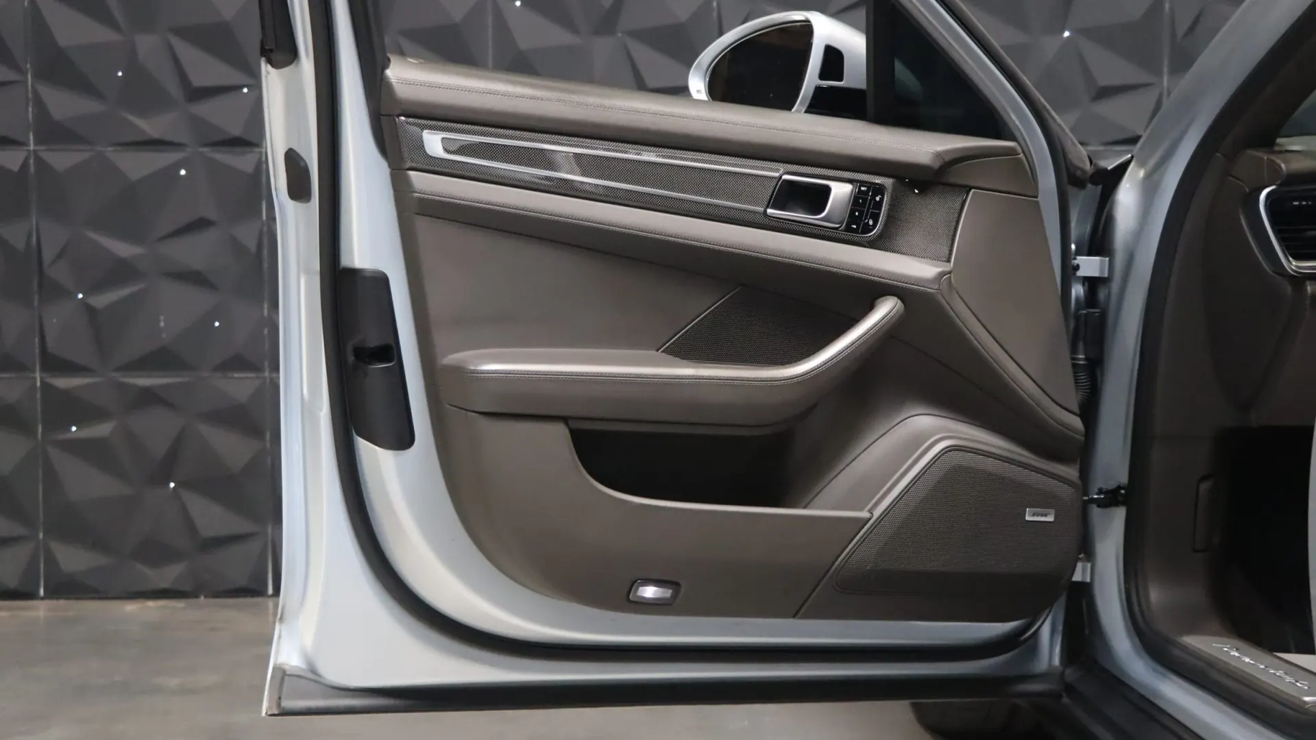 Porsche PANAMERA — photo 11