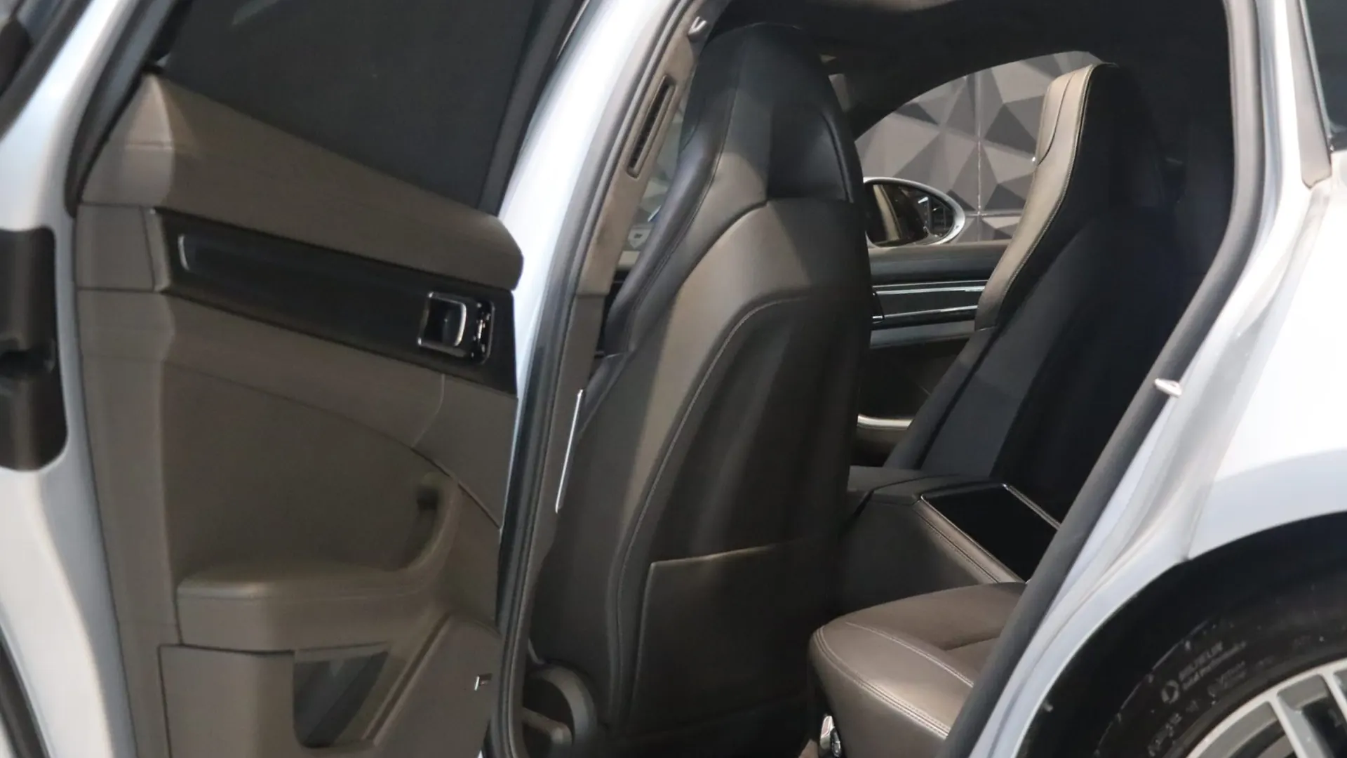 Porsche PANAMERA — photo 40