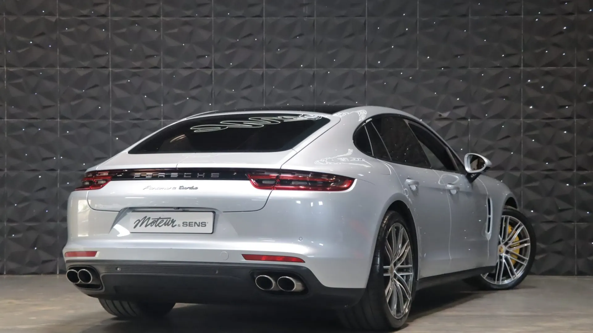 Porsche PANAMERA — photo 2