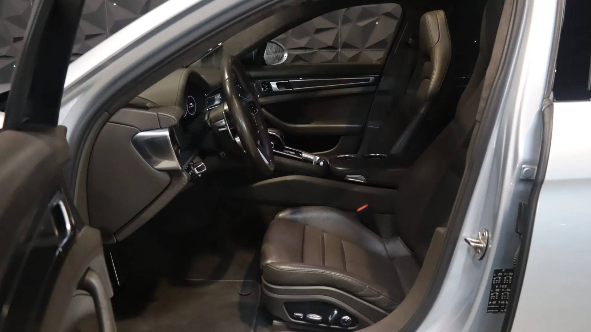Porsche PANAMERA — photo 8