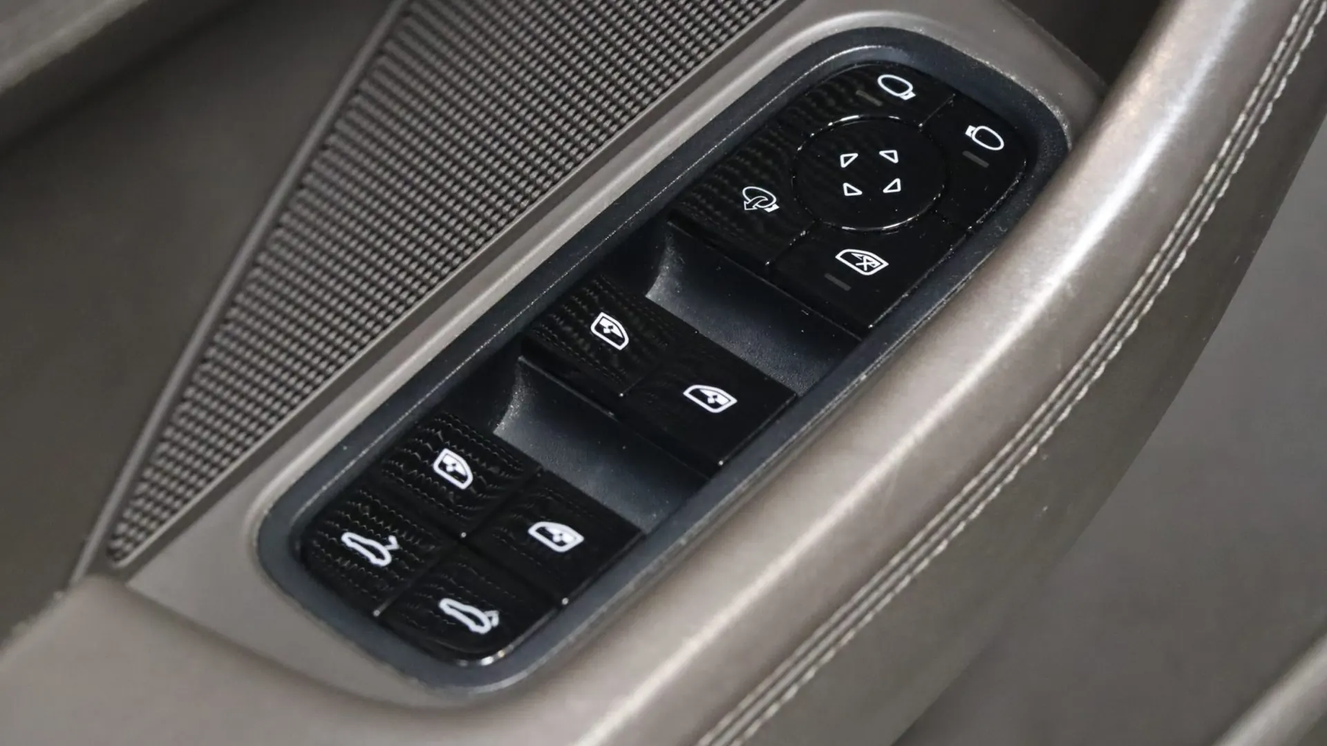 Porsche PANAMERA — photo 13