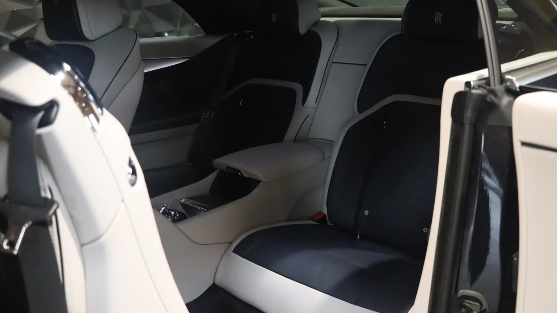 Rolls Royce SPECTRE — photo 35