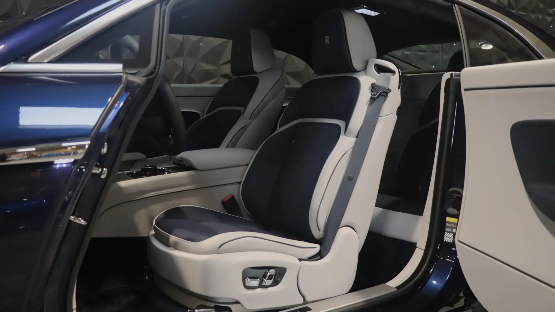 Rolls Royce SPECTRE — photo 5