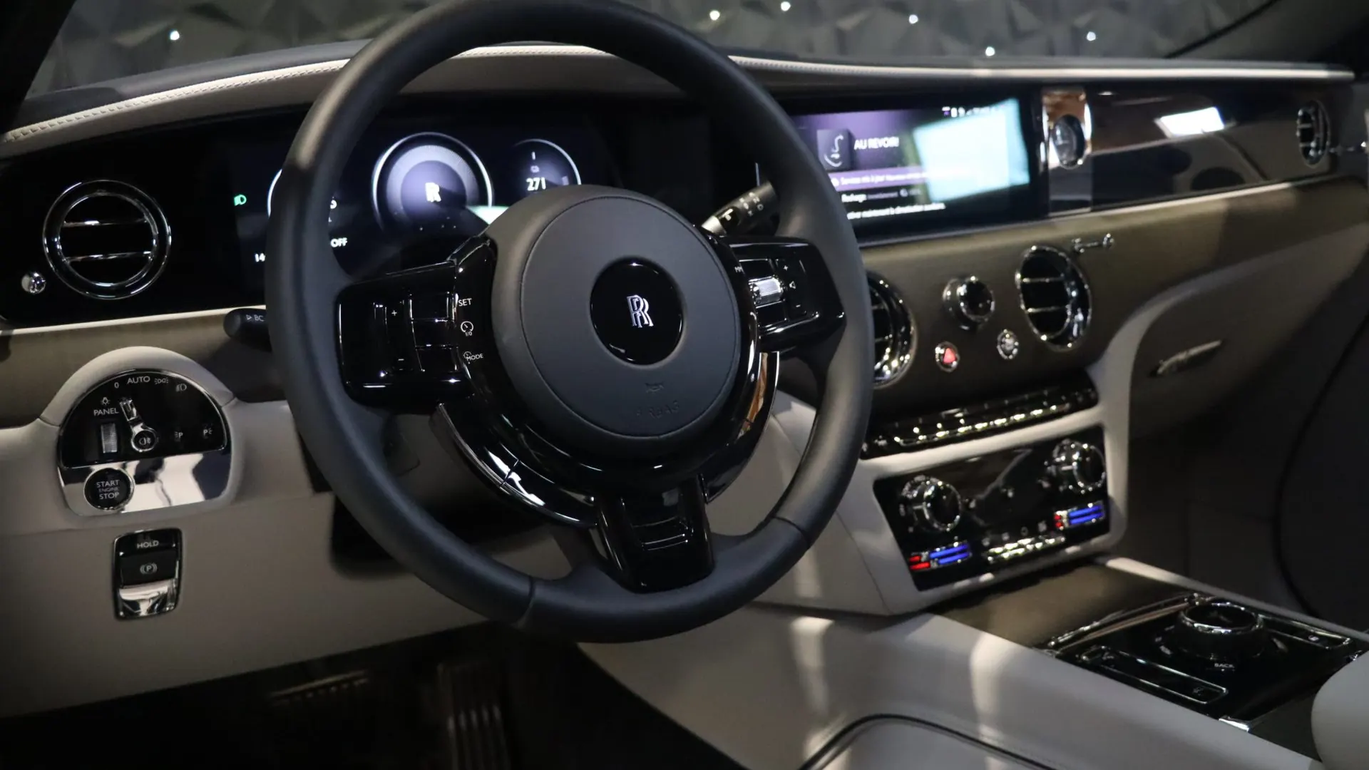Rolls Royce SPECTRE — photo 14
