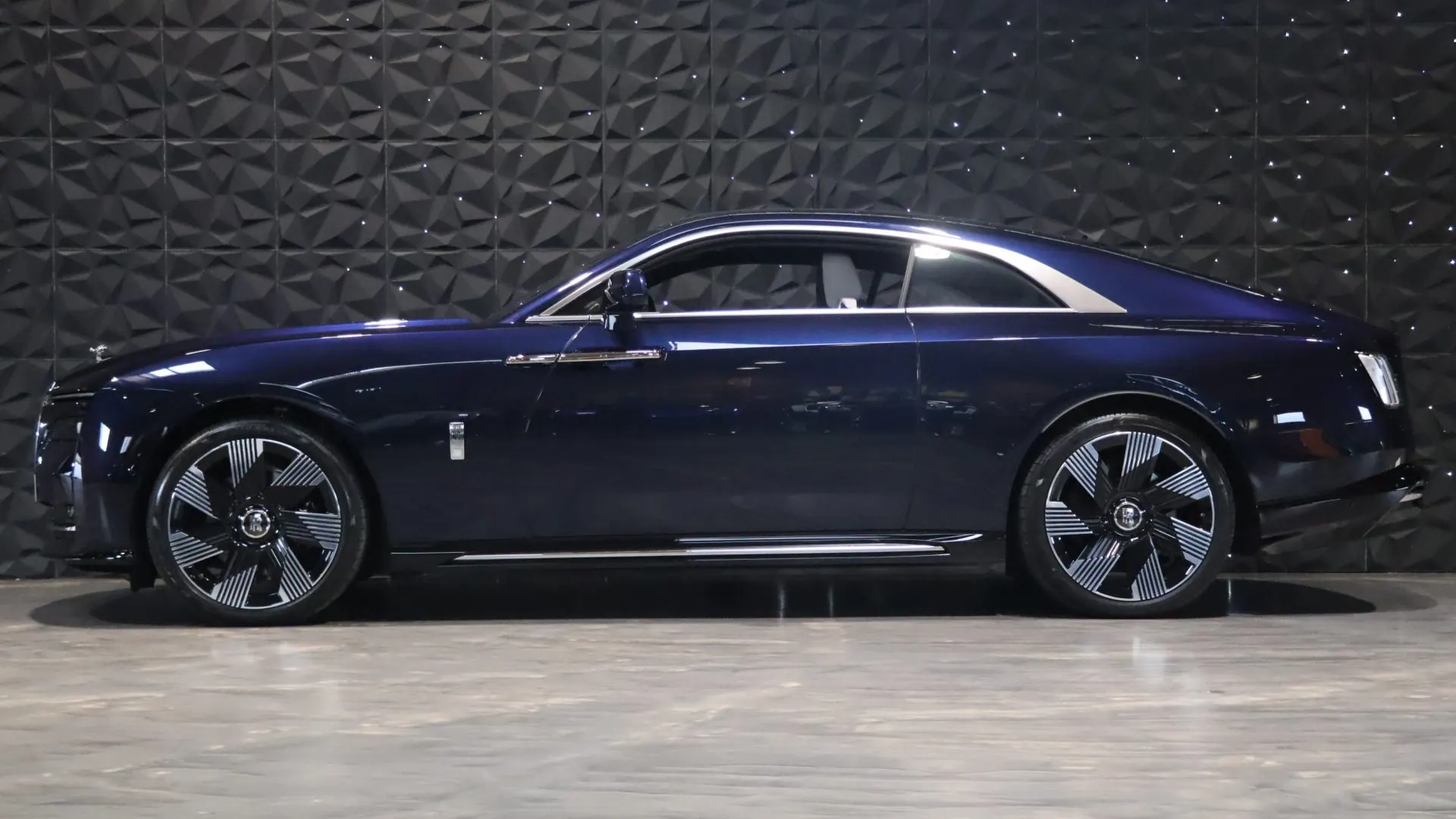 Rolls Royce SPECTRE — photo 4