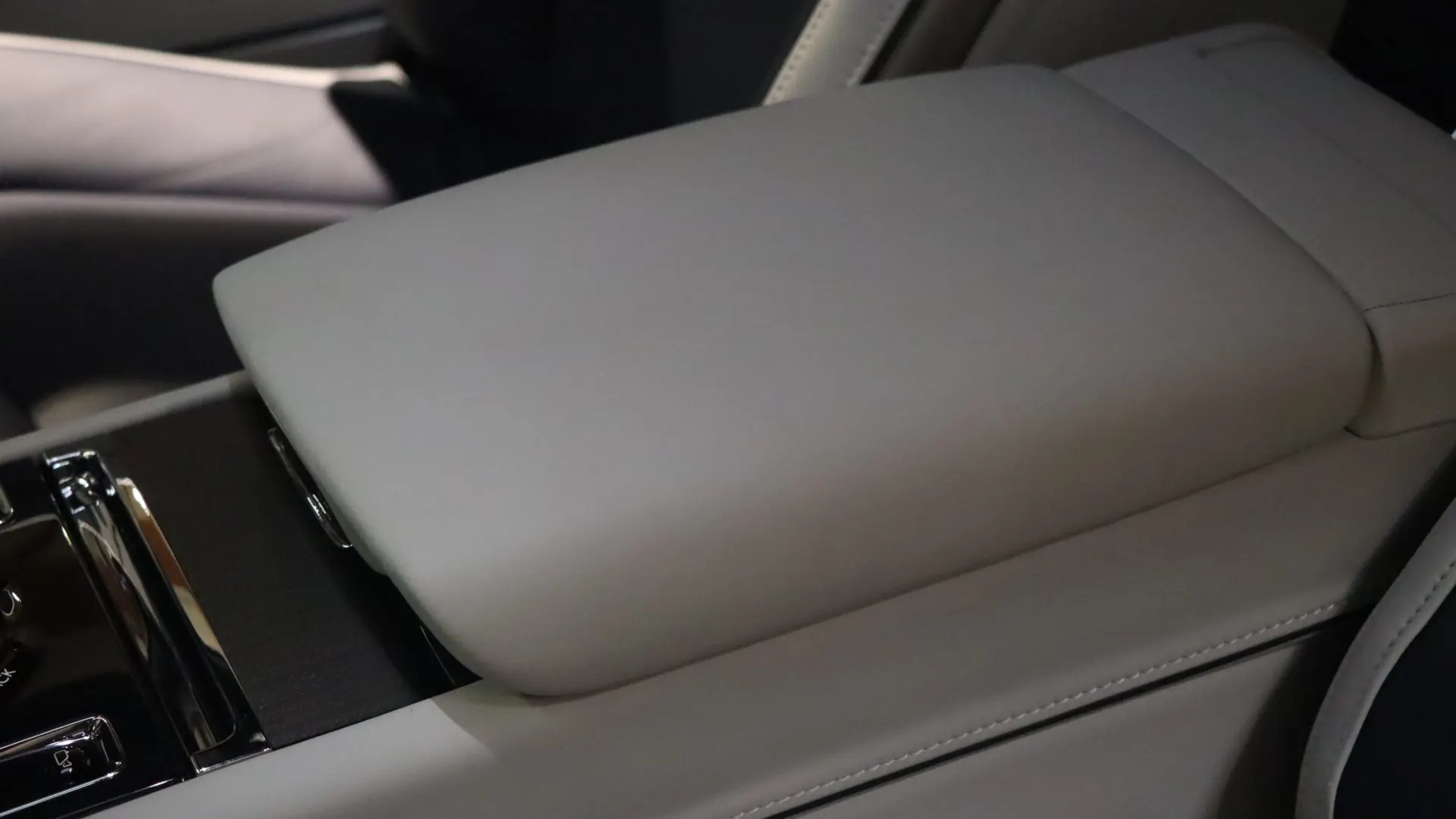 Rolls Royce SPECTRE — photo 30