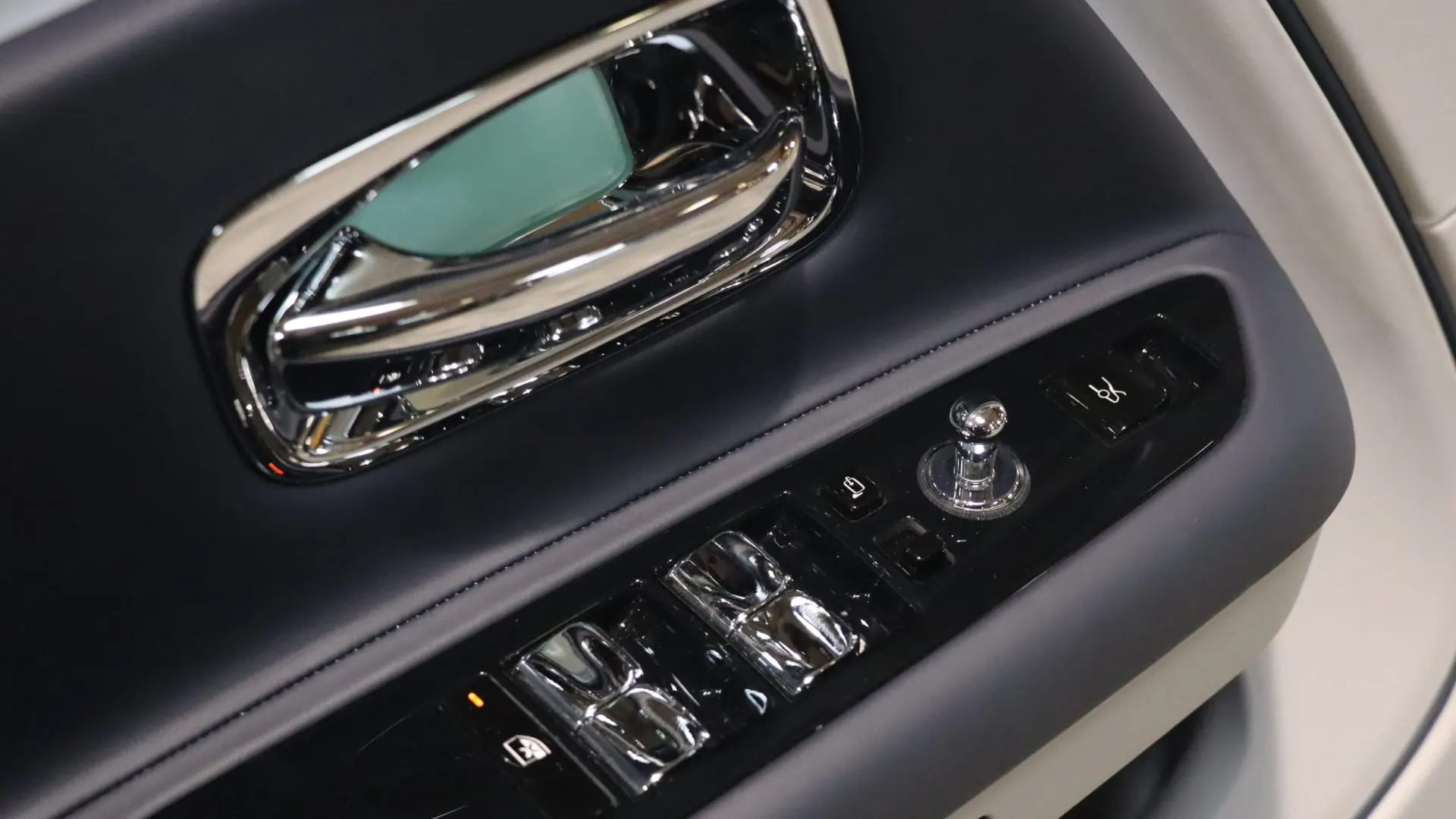 Rolls Royce SPECTRE — photo 10