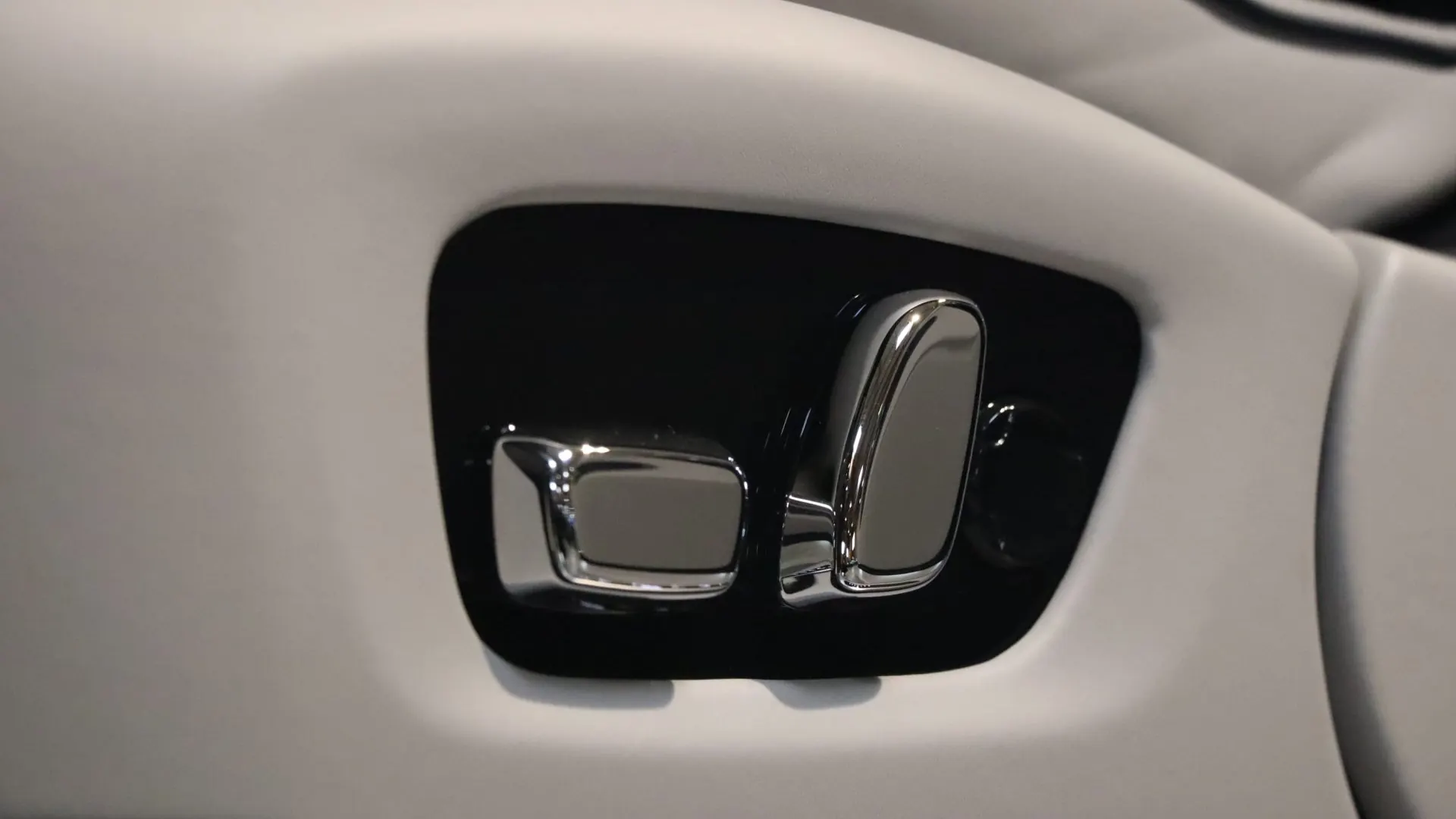 Rolls Royce SPECTRE — photo 13