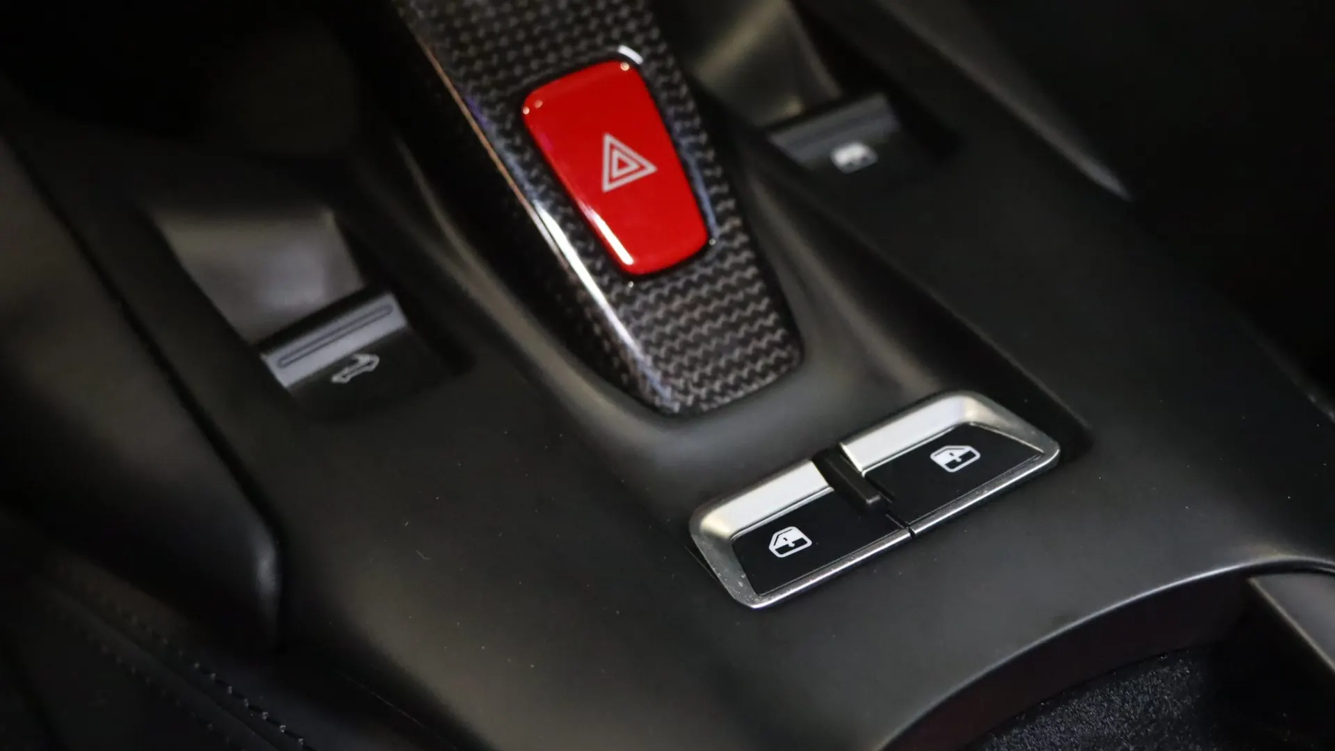 Ferrari 812 — photo 31