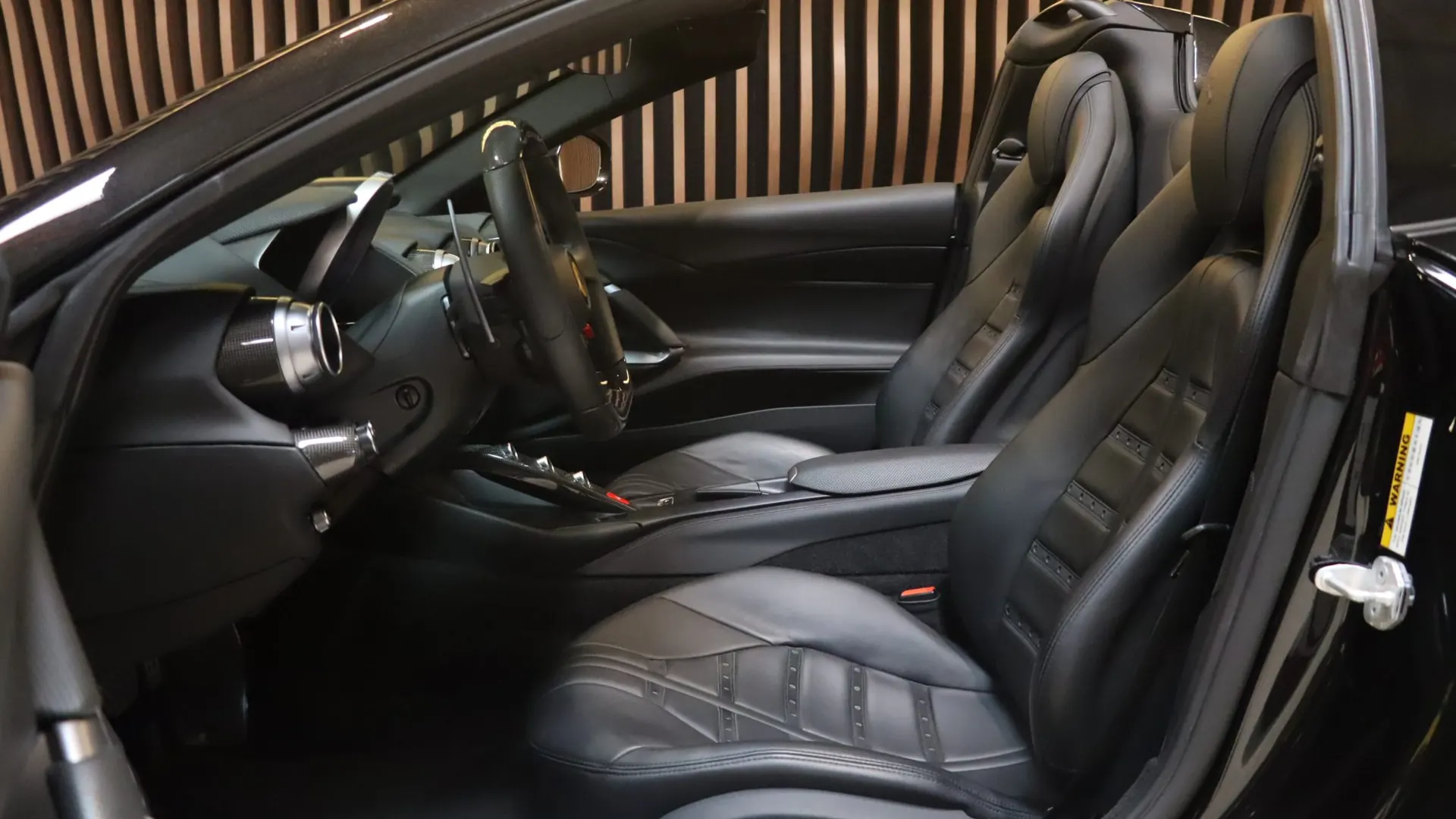 Ferrari 812 — photo 7