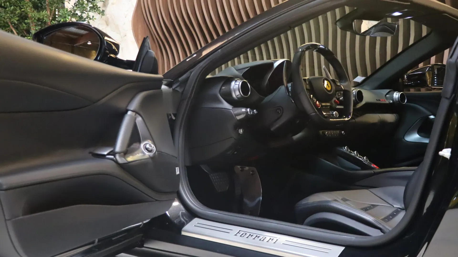 Ferrari 812 — photo 8