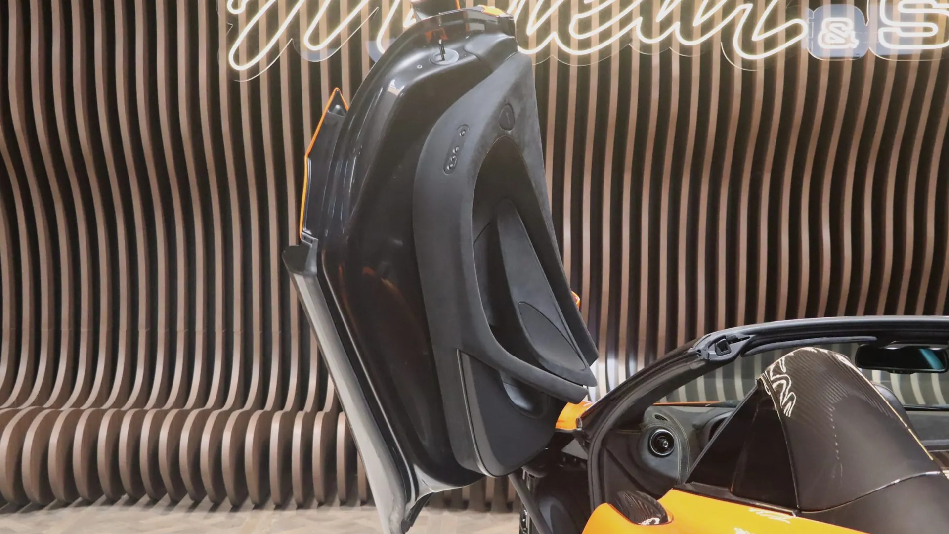 McLaren 600LT — photo 11
