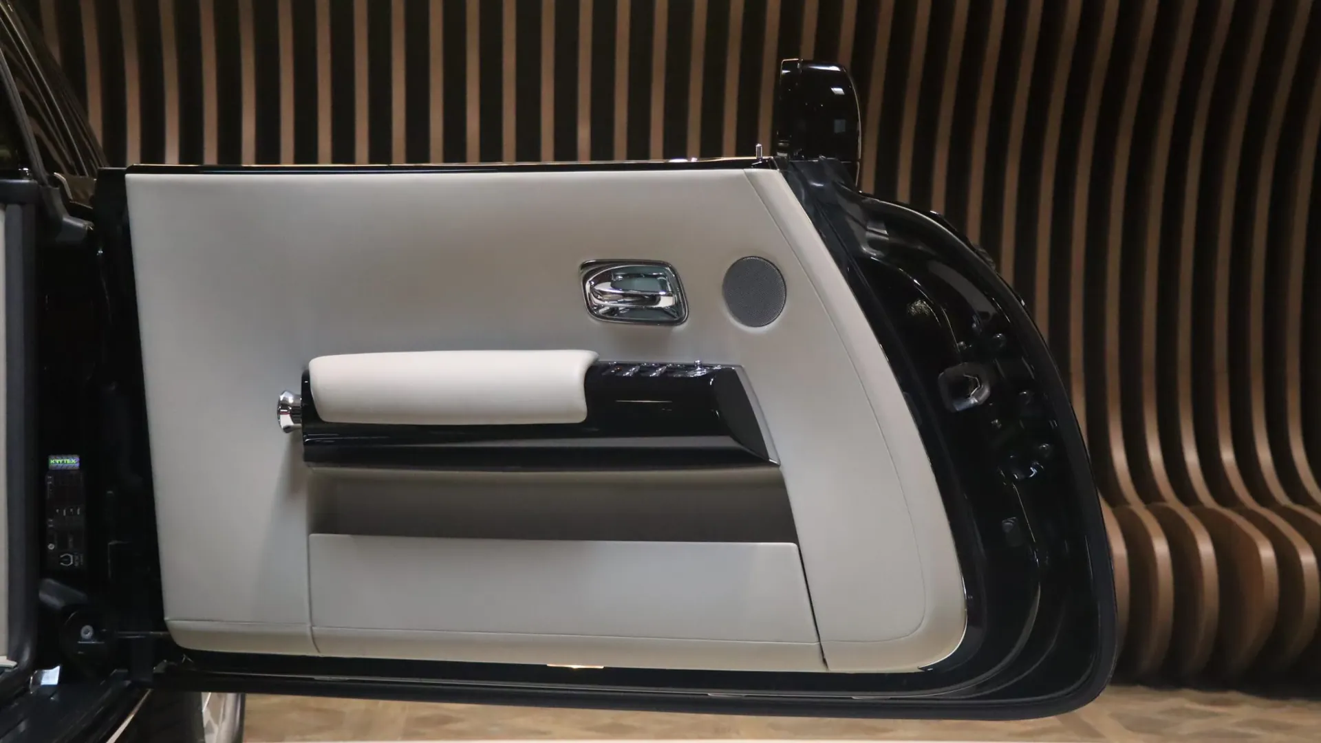 Rolls-Royce PHANTOM — photo 10