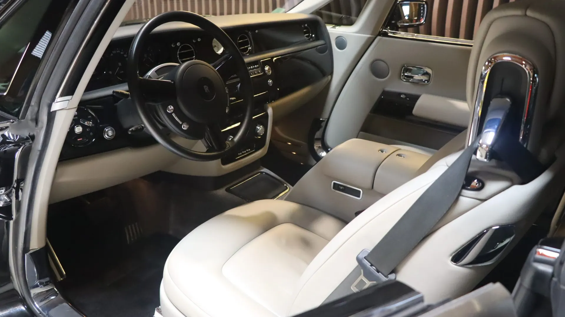 Rolls-Royce PHANTOM — photo 8