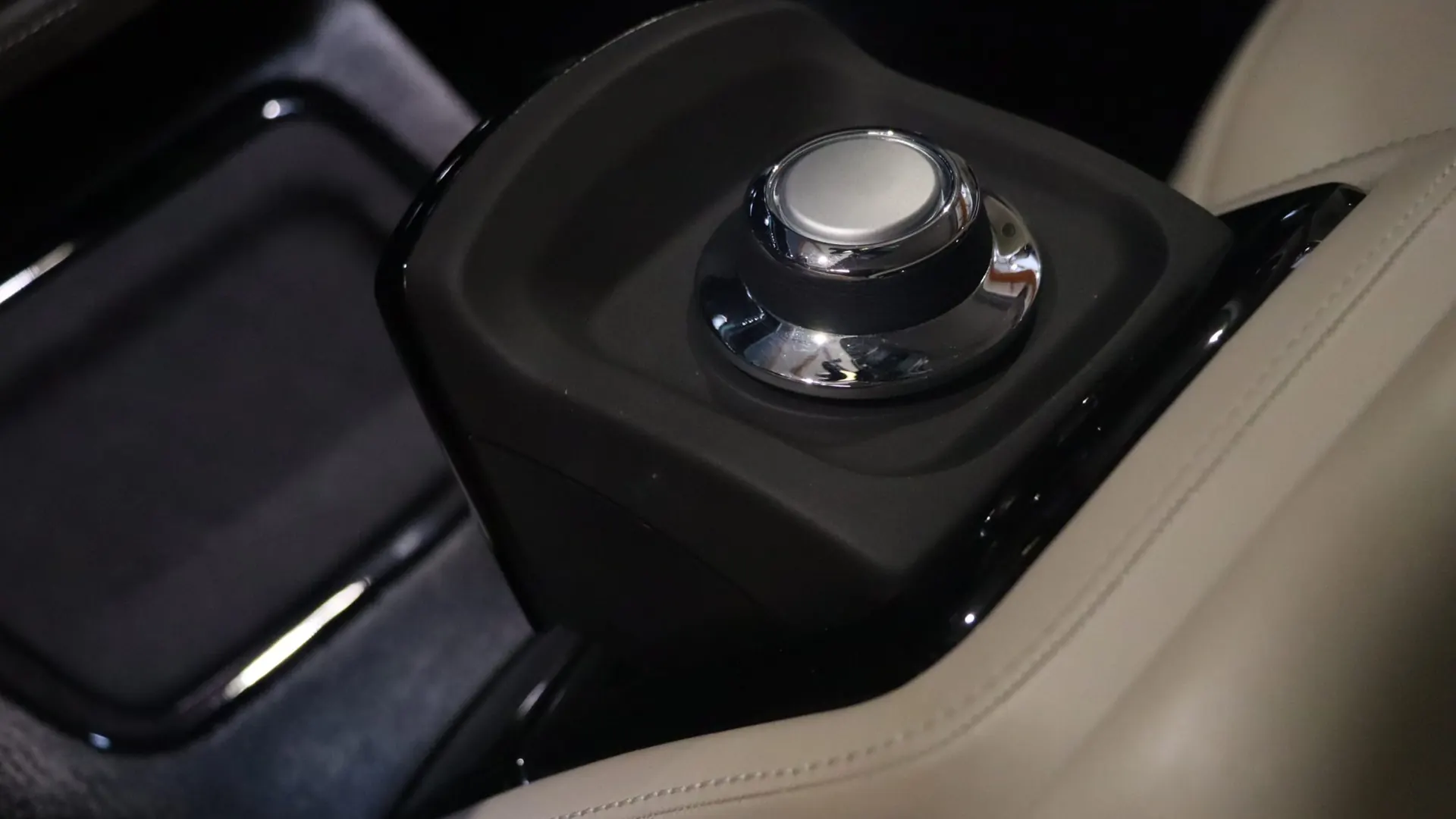 Rolls-Royce PHANTOM — photo 29