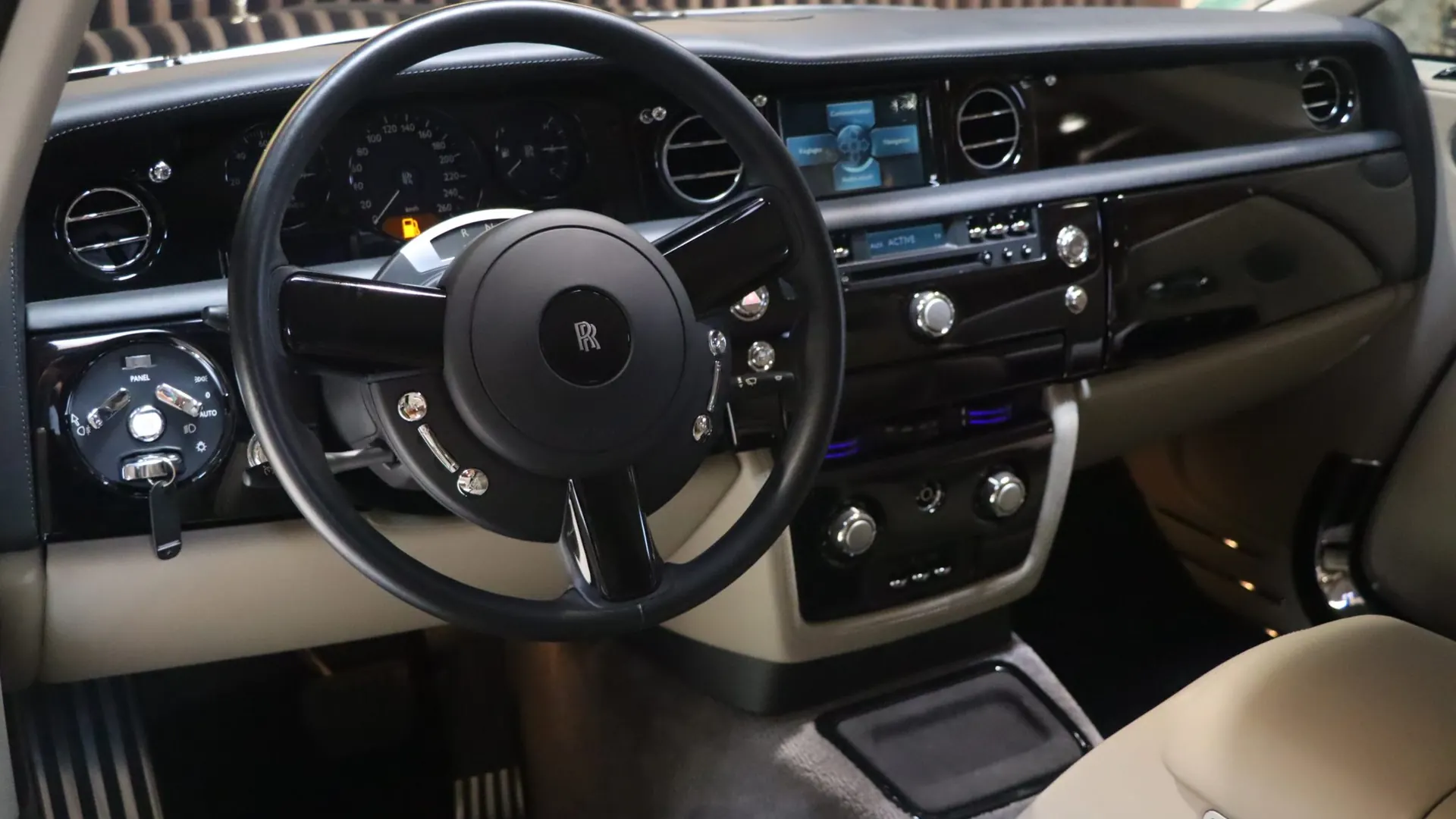 Rolls-Royce PHANTOM — photo 13