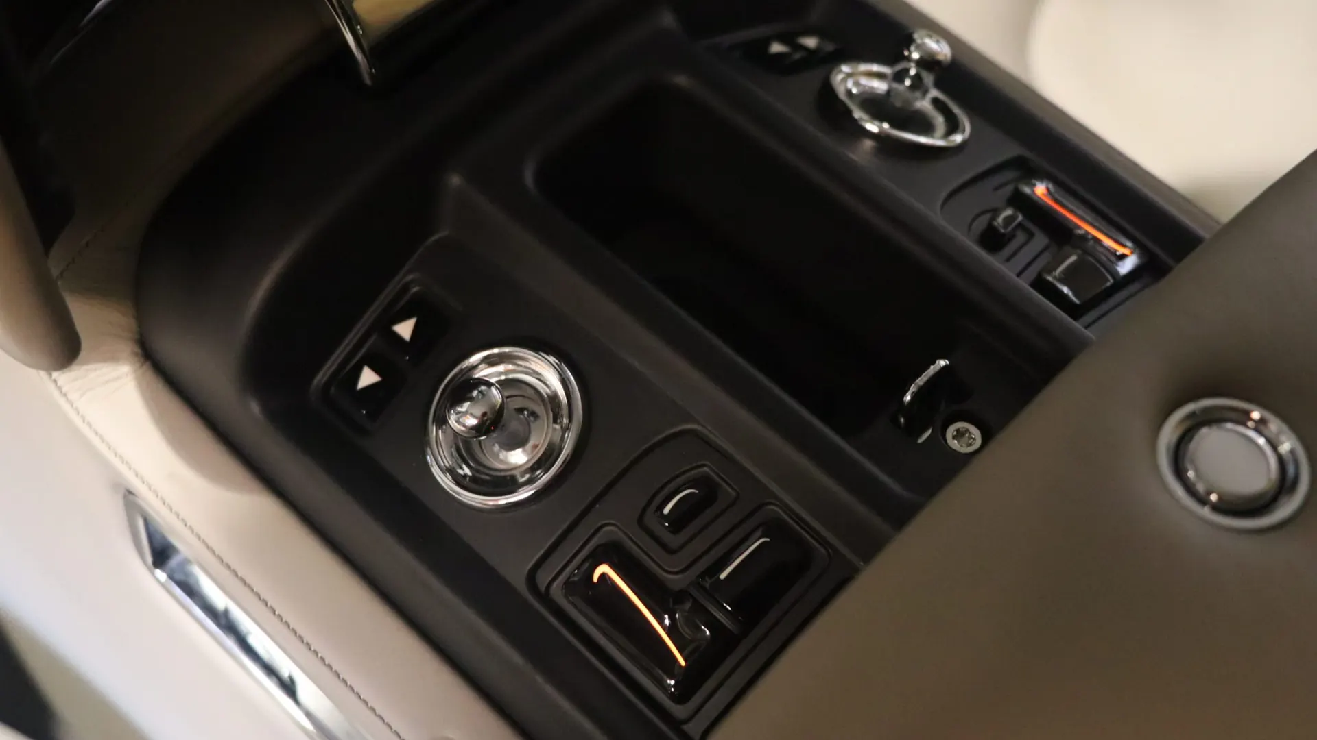 Rolls-Royce PHANTOM — photo 30