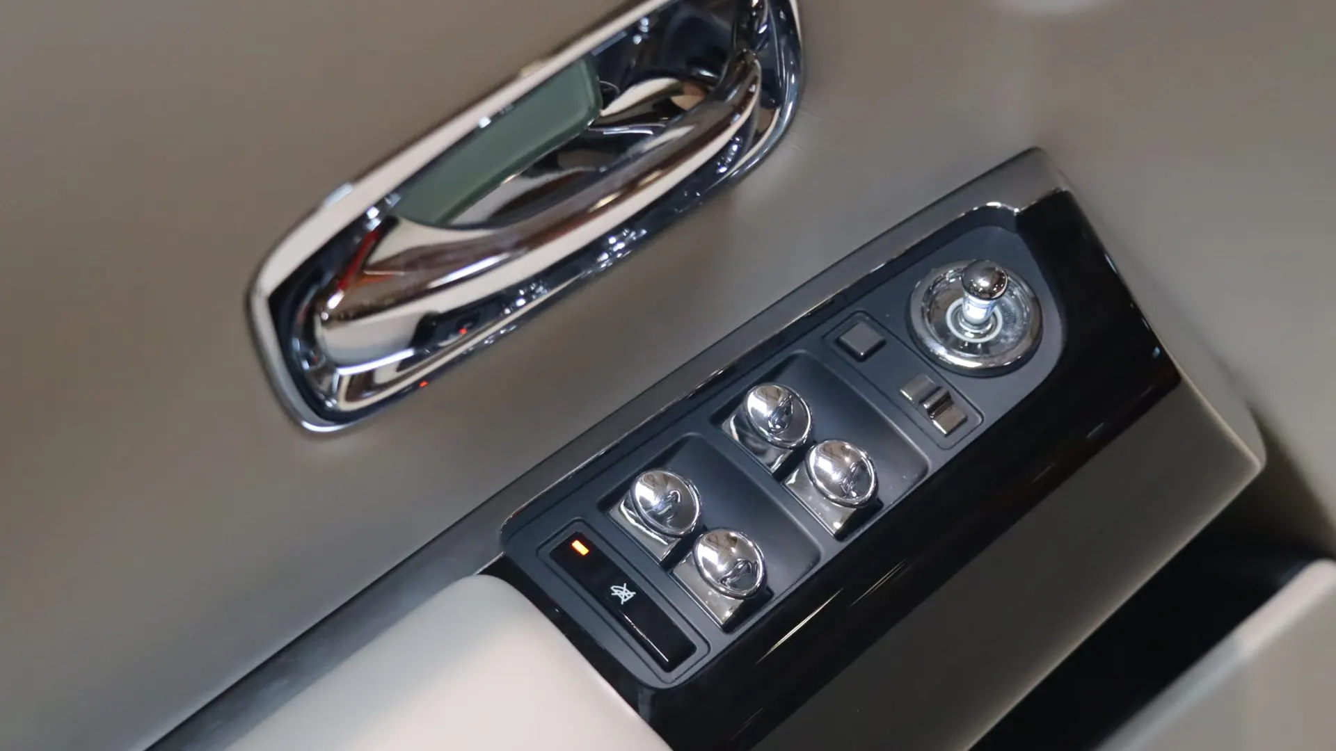 Rolls-Royce PHANTOM — photo 11
