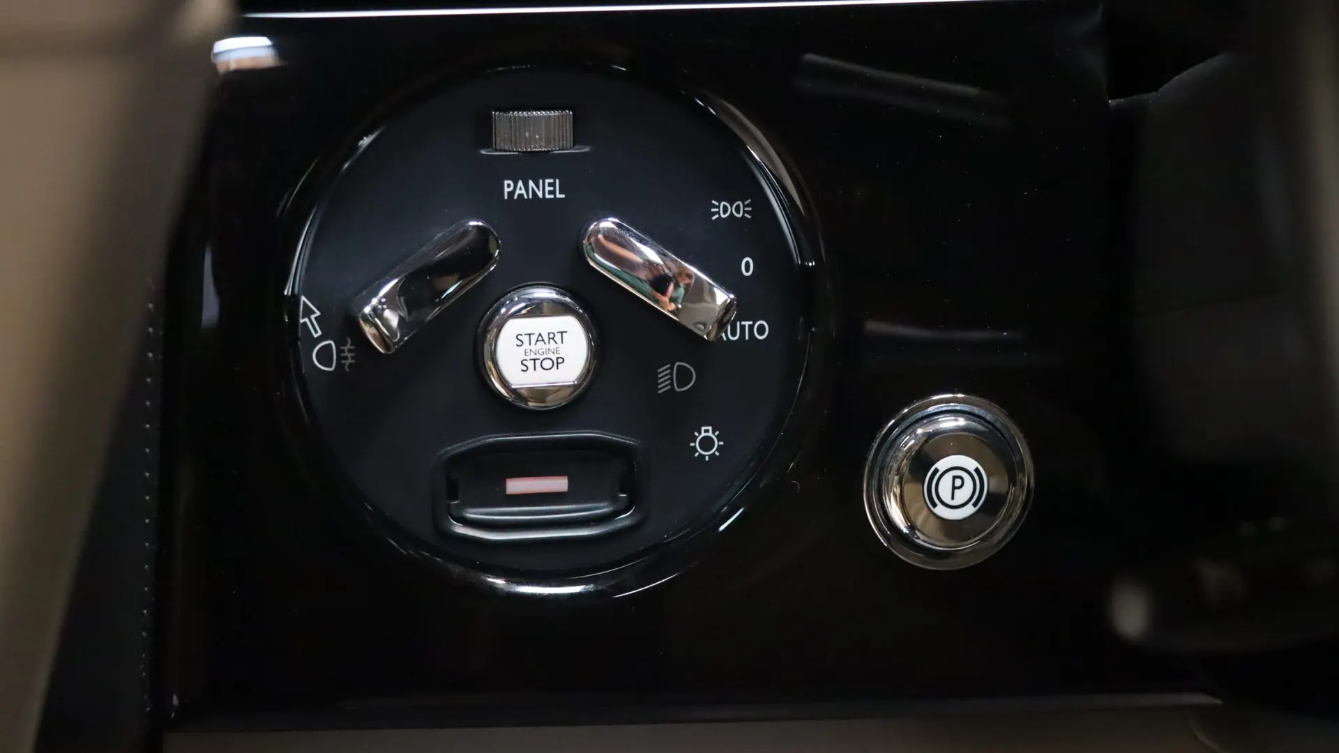 Rolls-Royce PHANTOM — photo 14