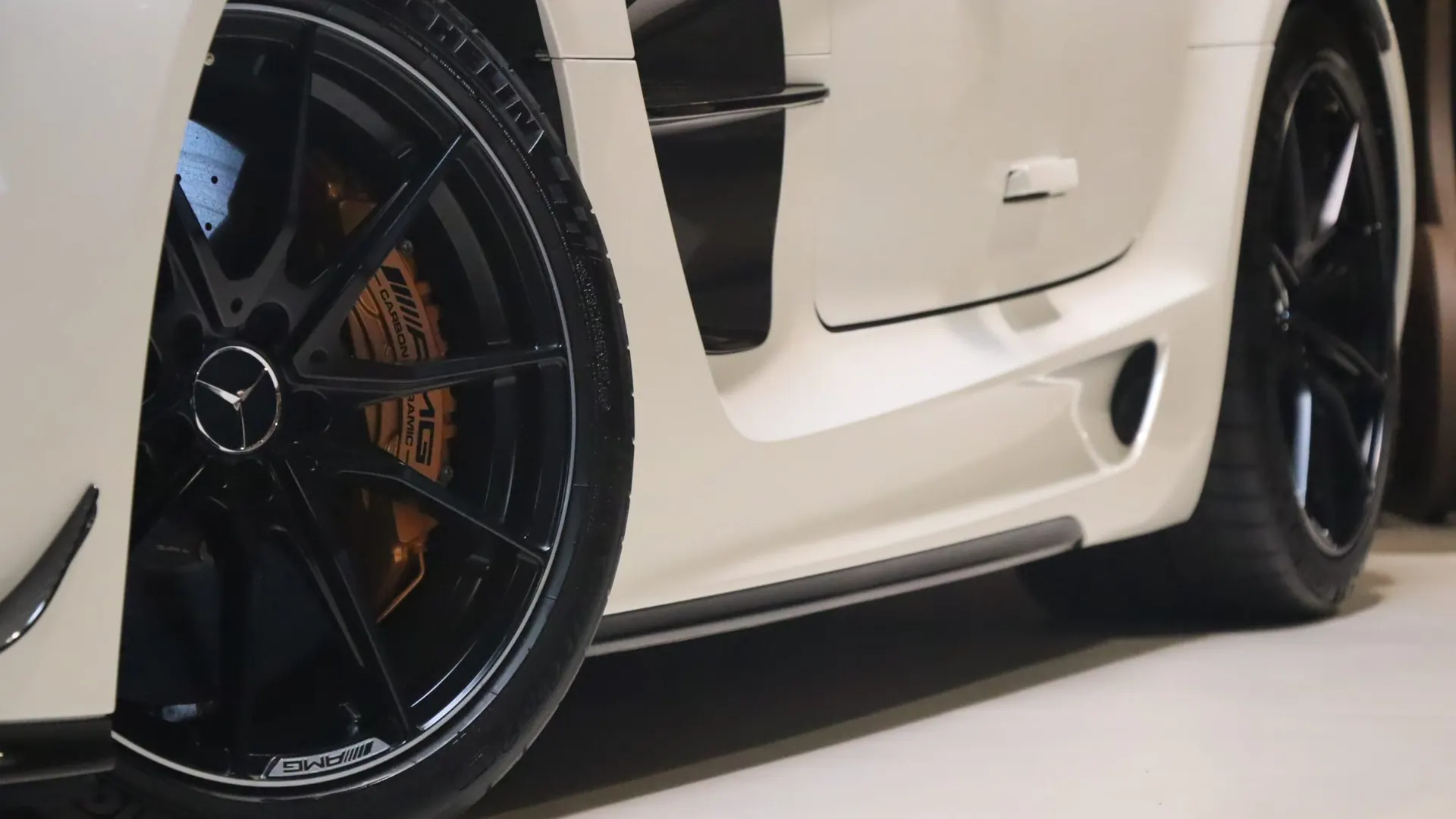 Mercedes-Benz SLS — photo 46