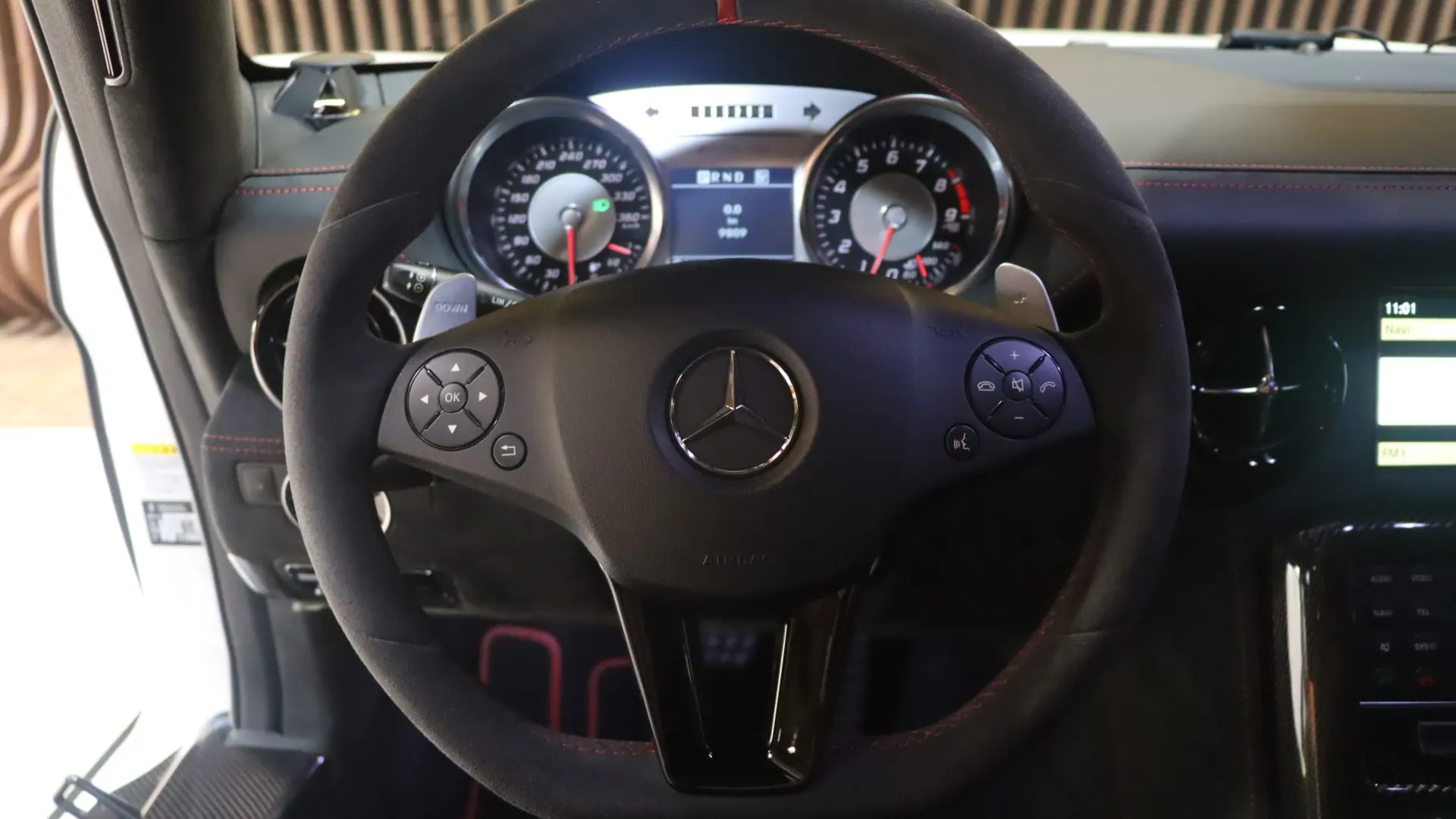 Mercedes-Benz SLS — photo 9