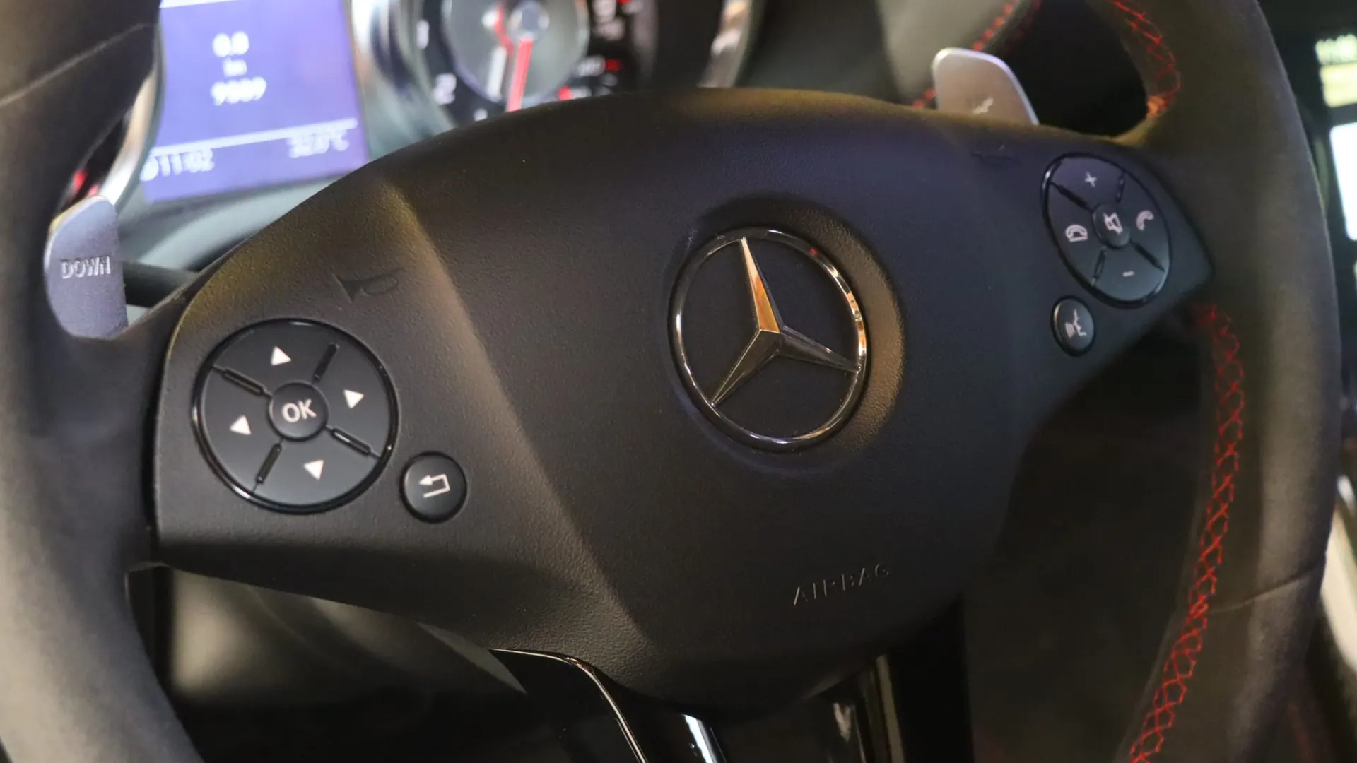 Mercedes-Benz SLS — photo 21