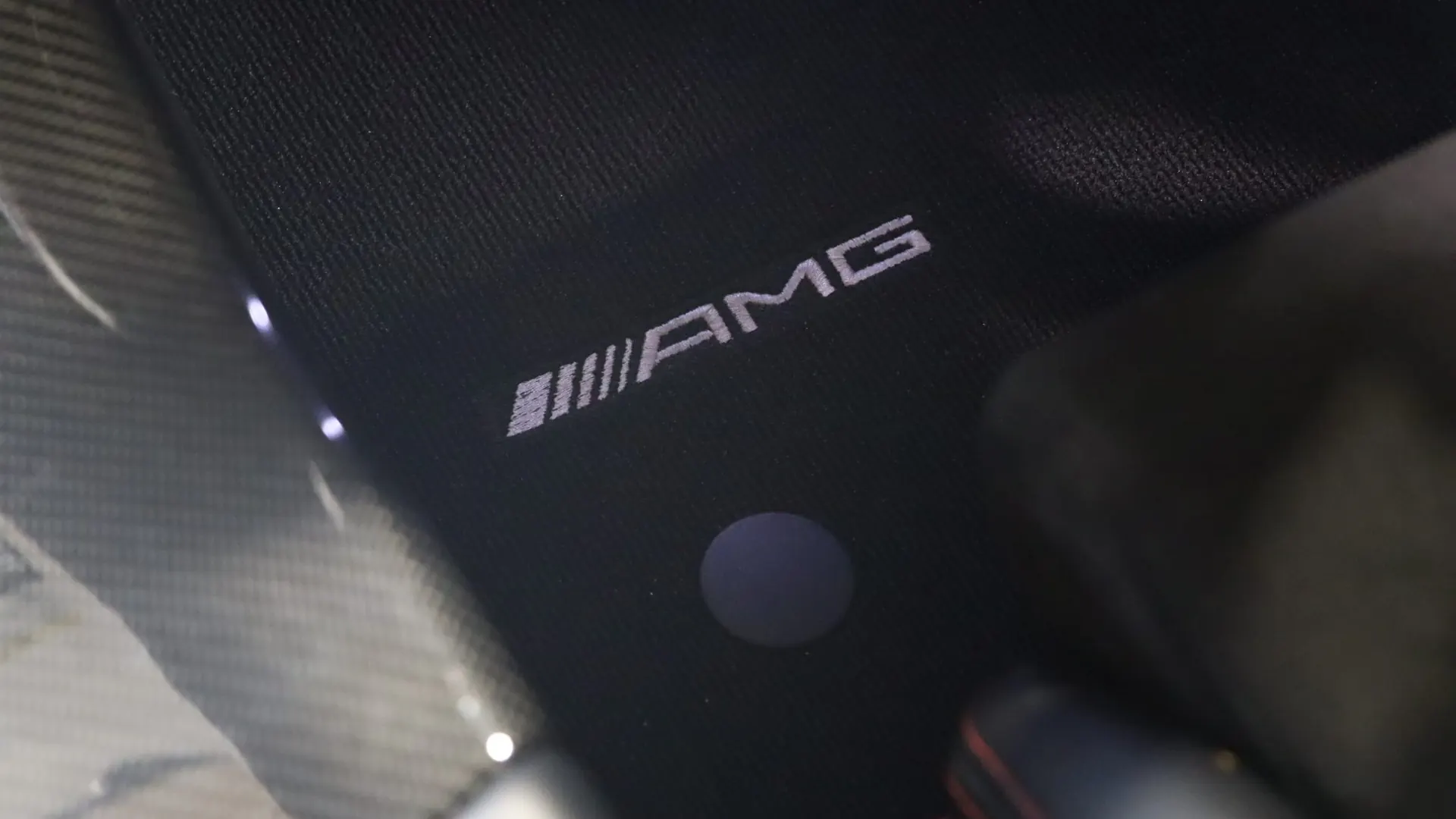 Mercedes-Benz SLS — photo 33