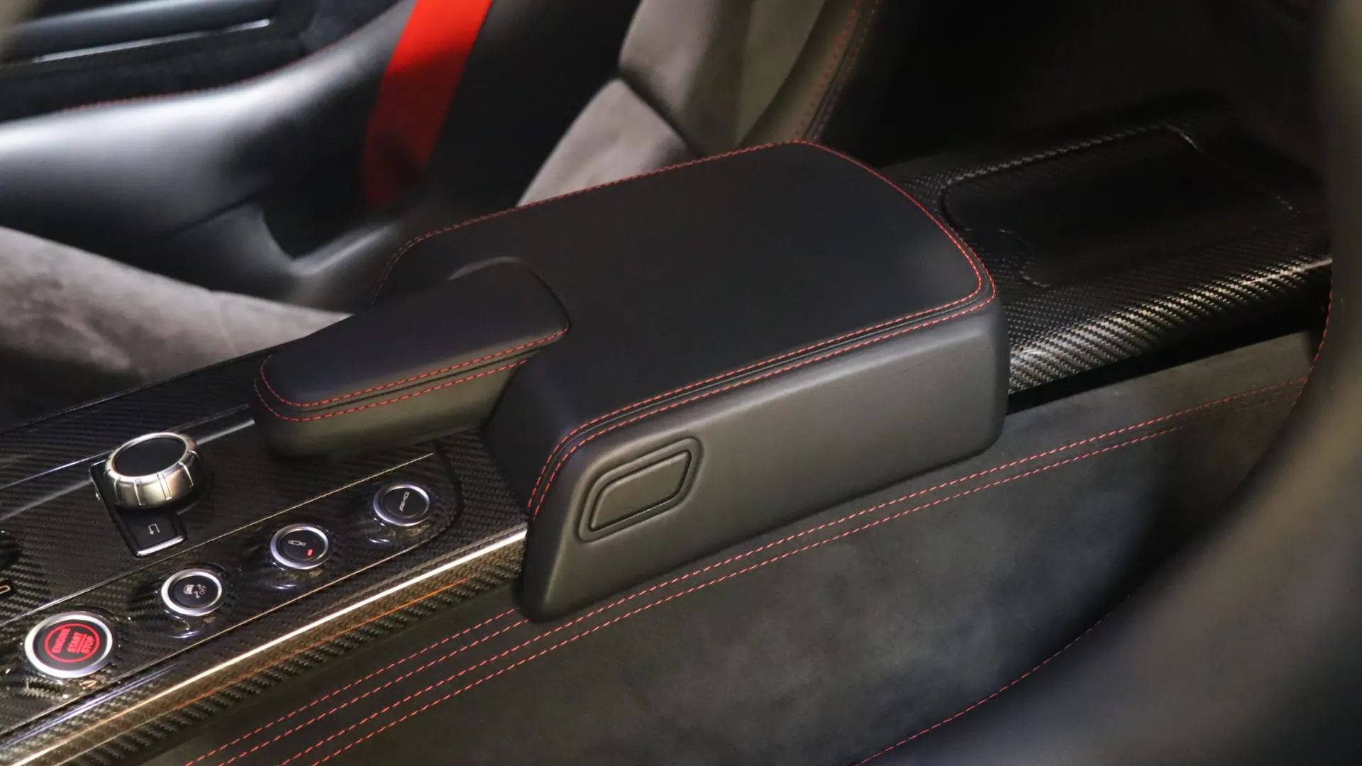 Mercedes-Benz SLS — photo 31