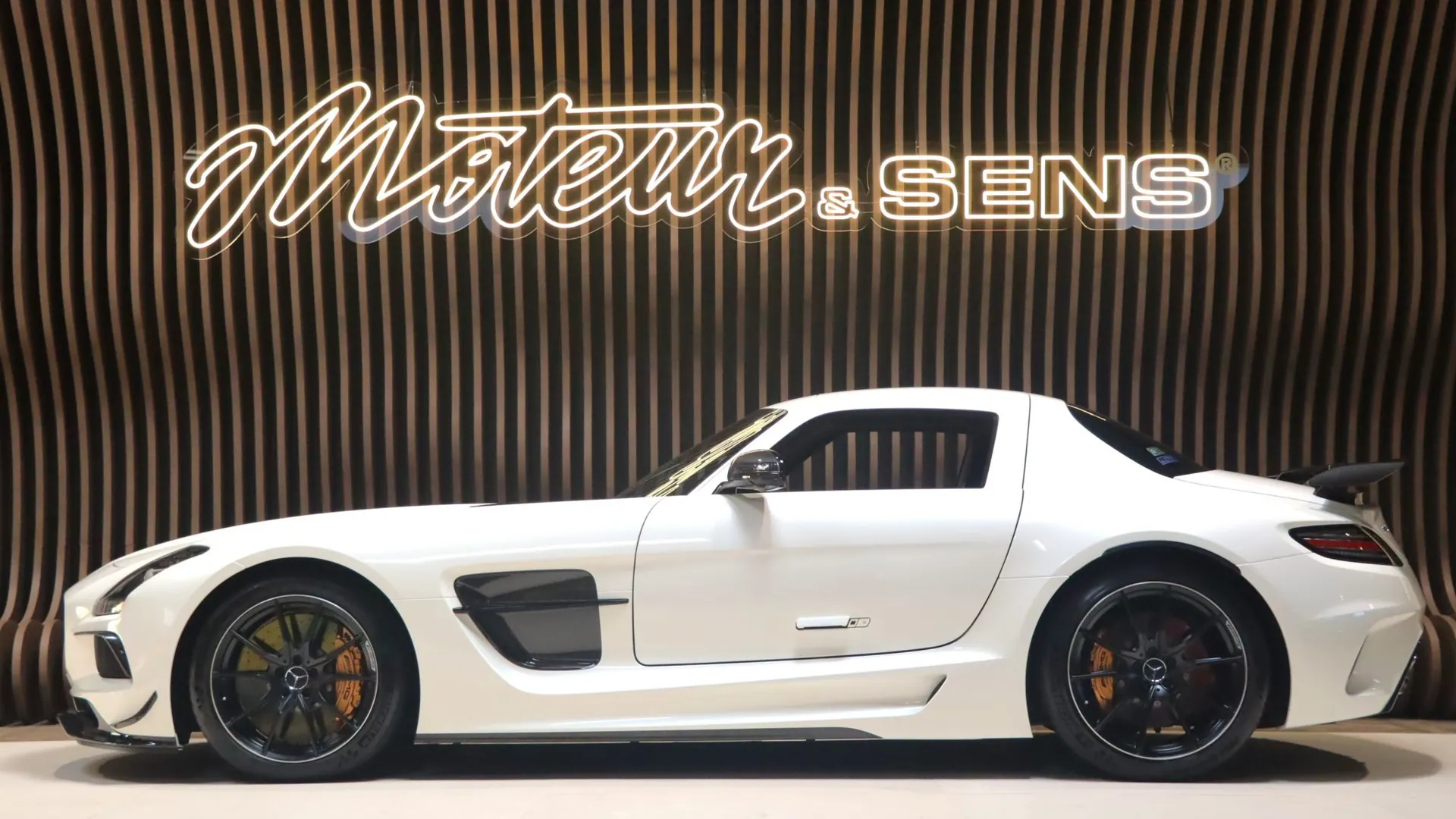 Mercedes-Benz SLS — photo 5