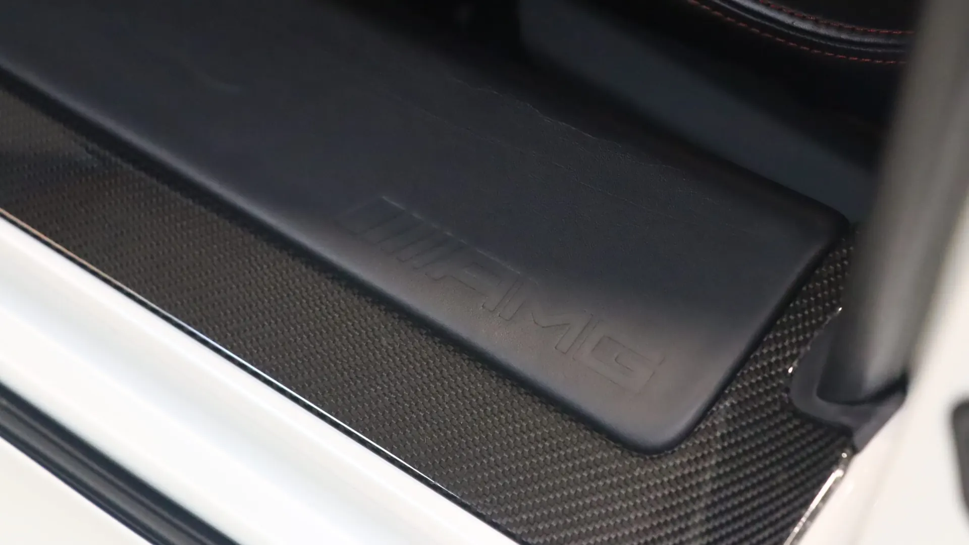 Mercedes-Benz SLS — photo 13