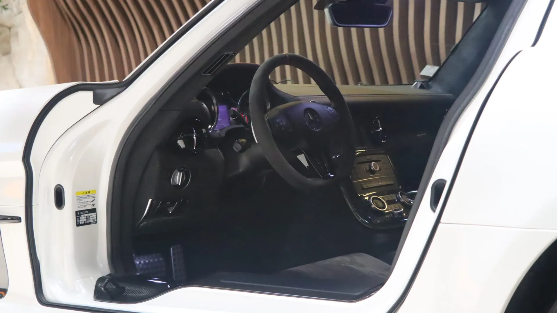 Mercedes-Benz SLS — photo 8
