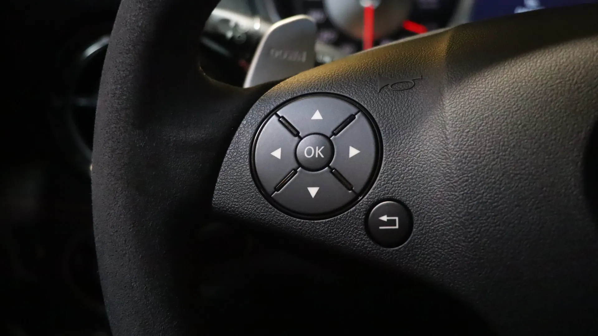 Mercedes-Benz SLS — photo 17