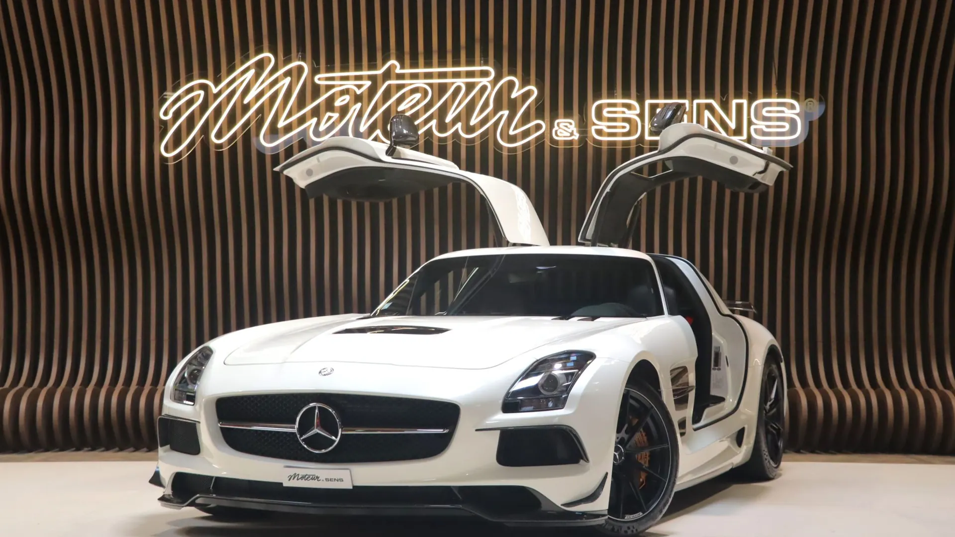 Mercedes-Benz SLS — photo 45