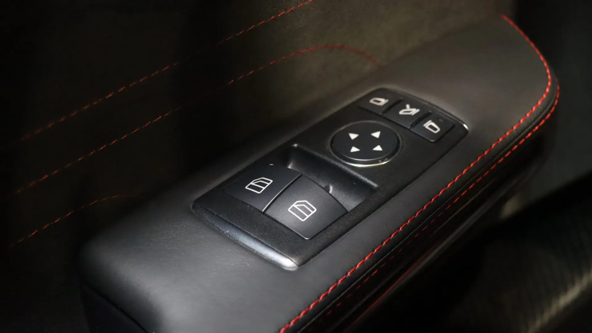 Mercedes-Benz SLS — photo 12