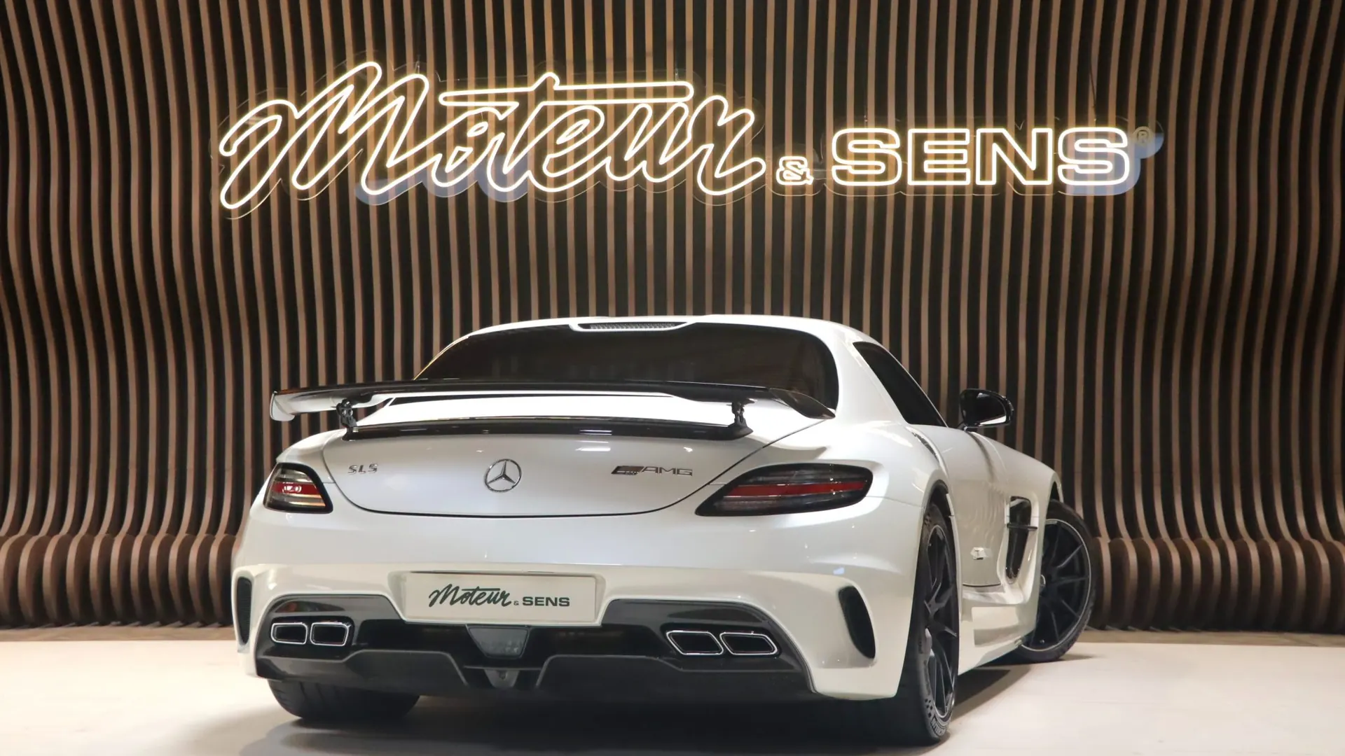 Mercedes-Benz SLS — photo 2