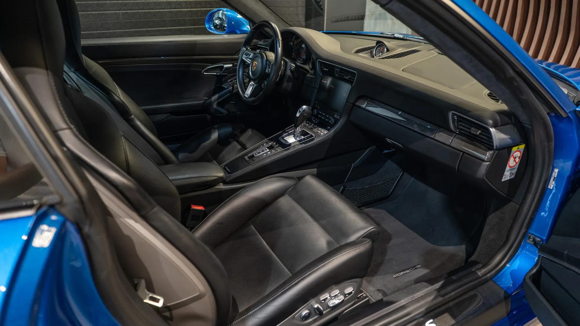Porsche 911 — photo 11