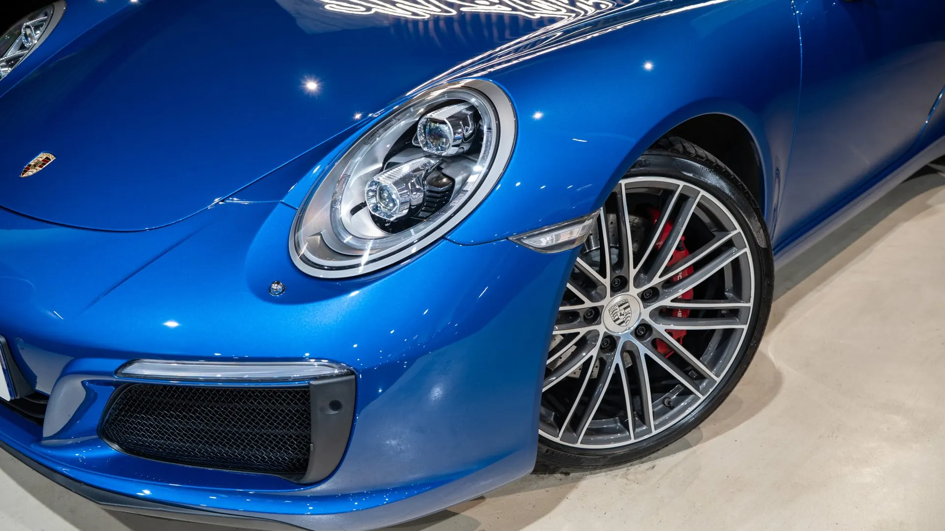 Porsche 911 — photo 38